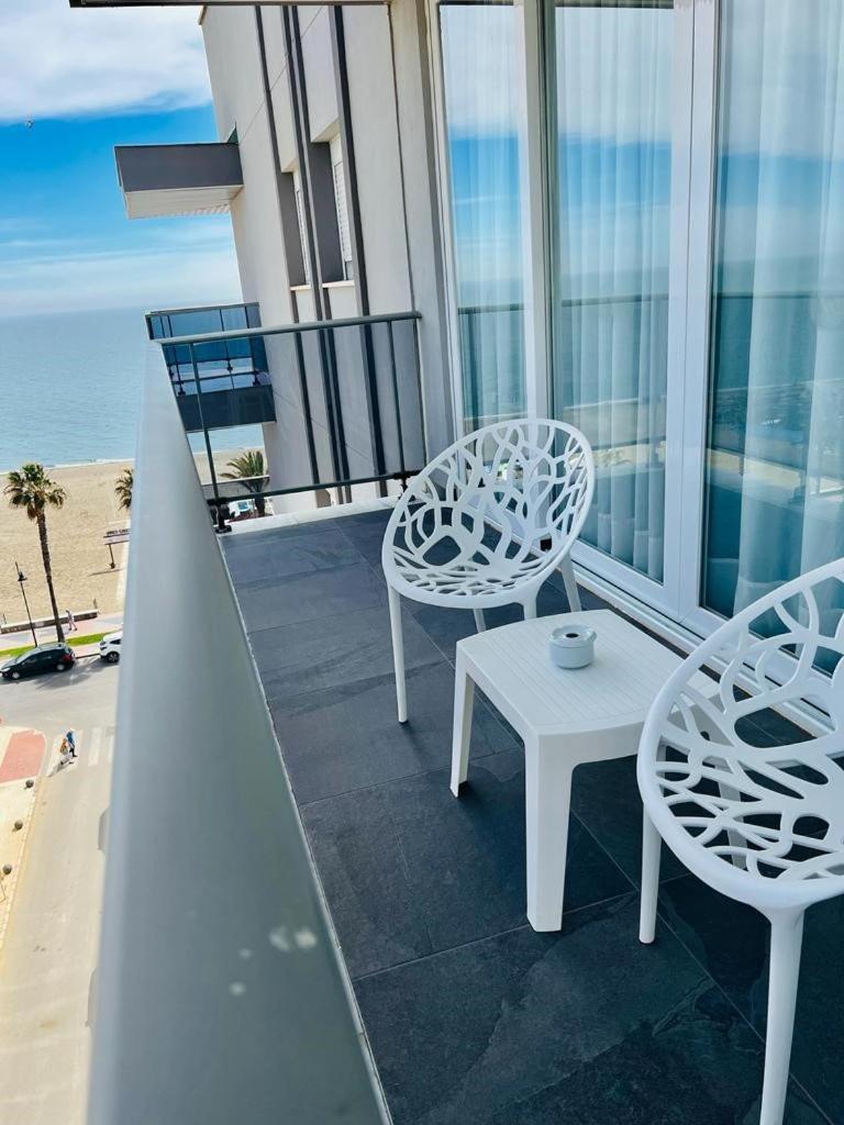 Deluxe Suite with Sea View - Photo 7