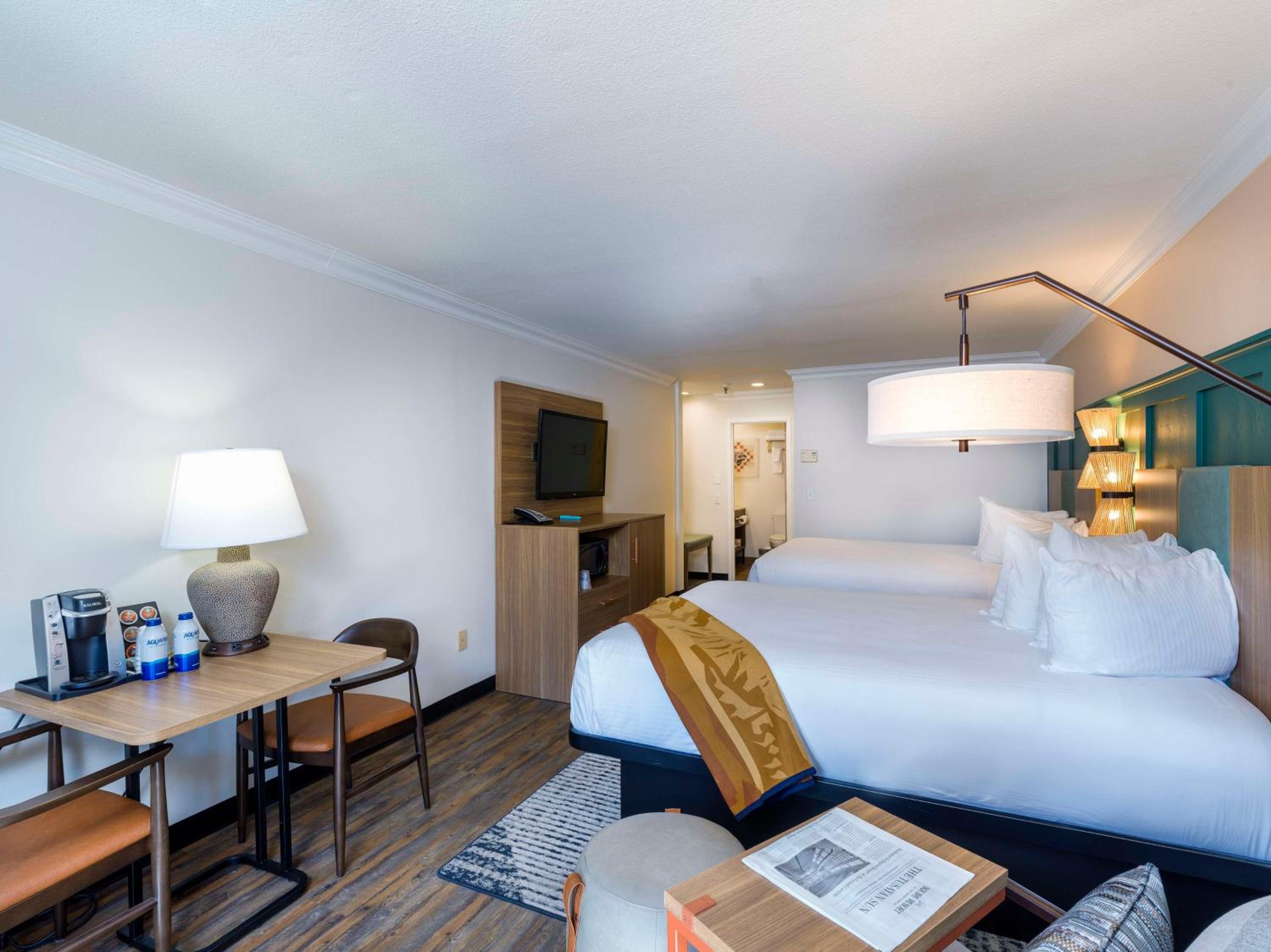 Queen Room With Two Queen Beds - Photo 1