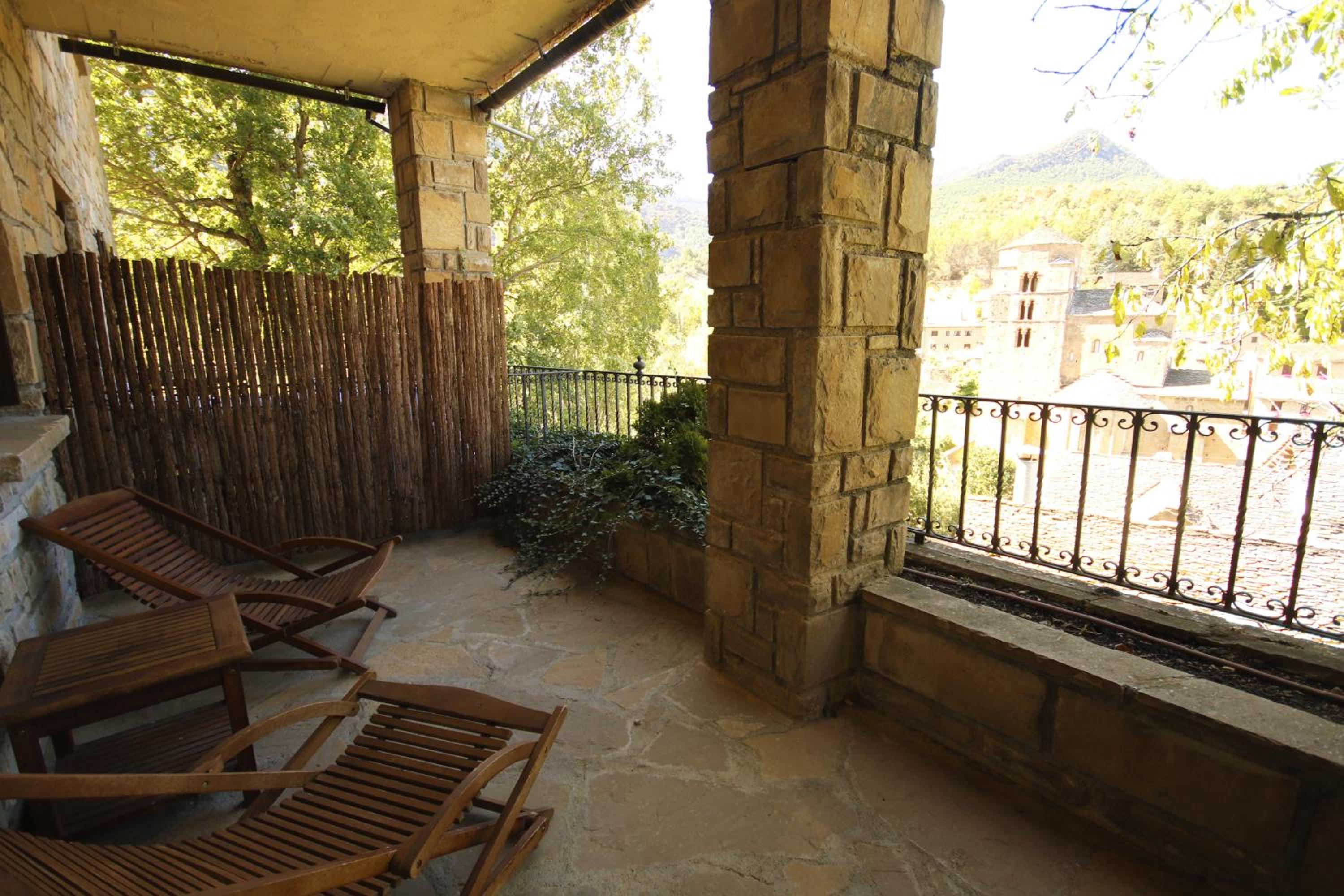 Twin Room with View - Photo 2