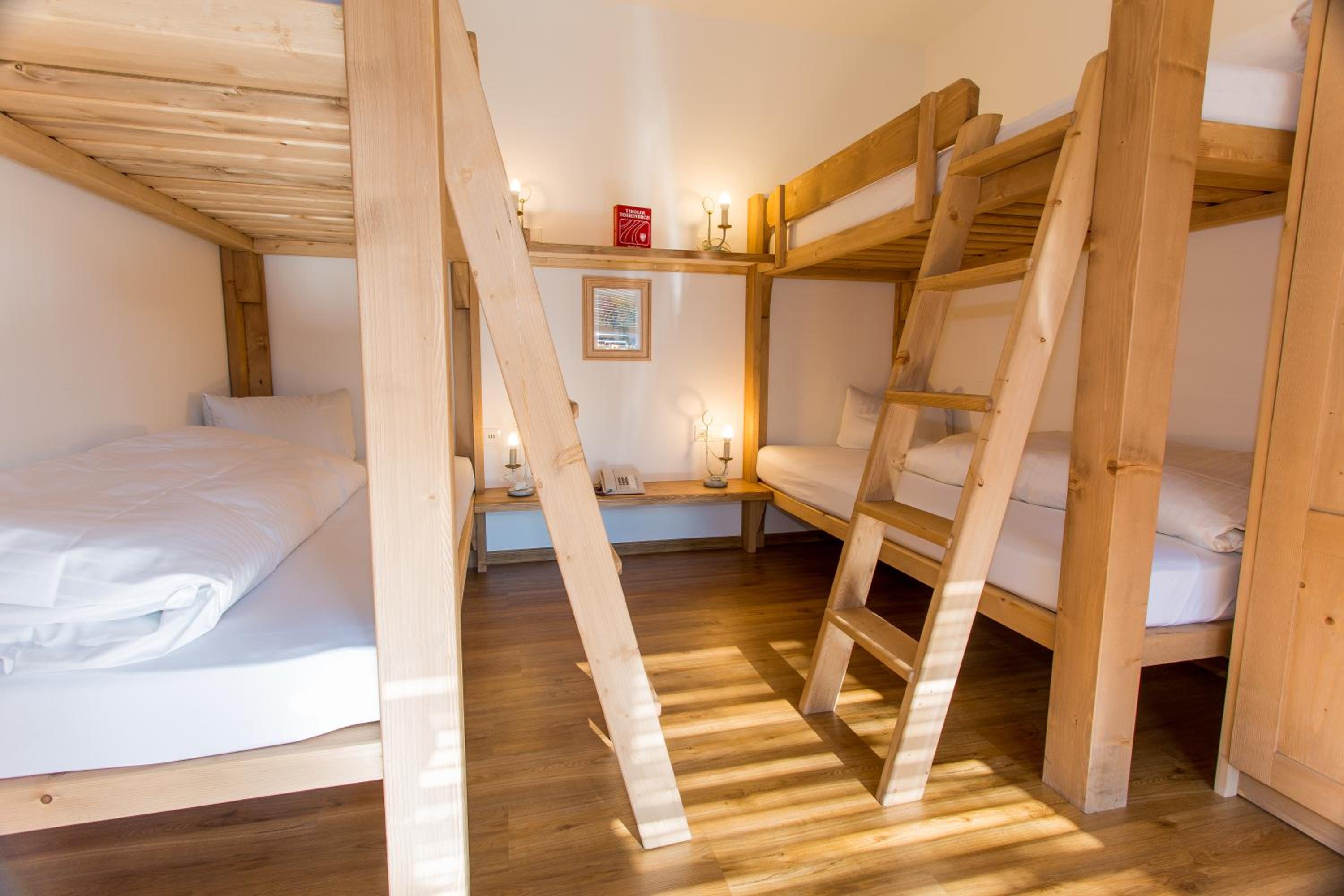 Deluxe Apartment with Mountain View (6 Adults)
