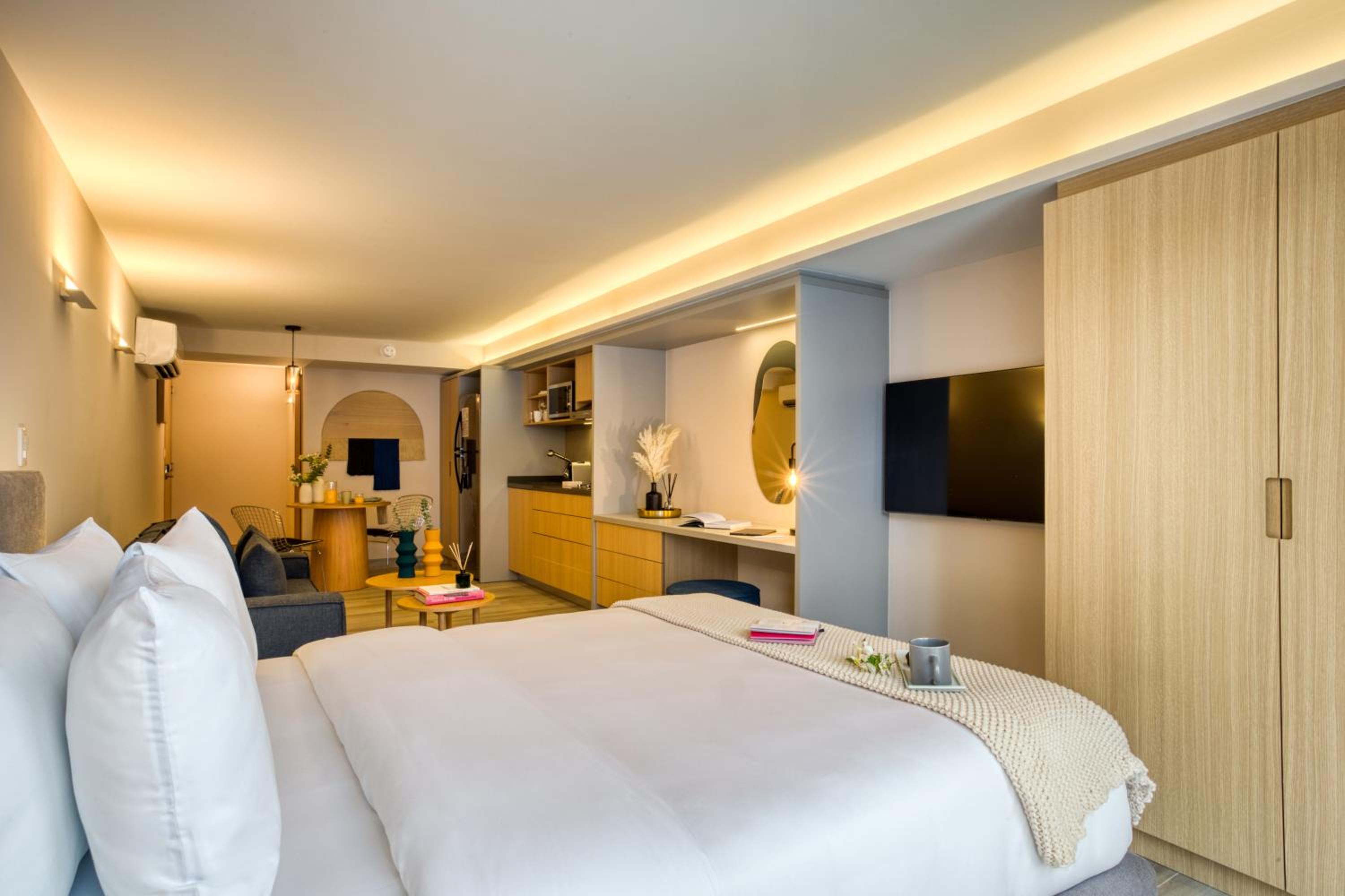 Deluxe Suite - Photo 1
