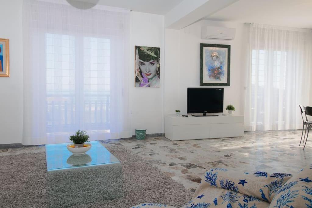 Two-Bedroom Apartment photo 2