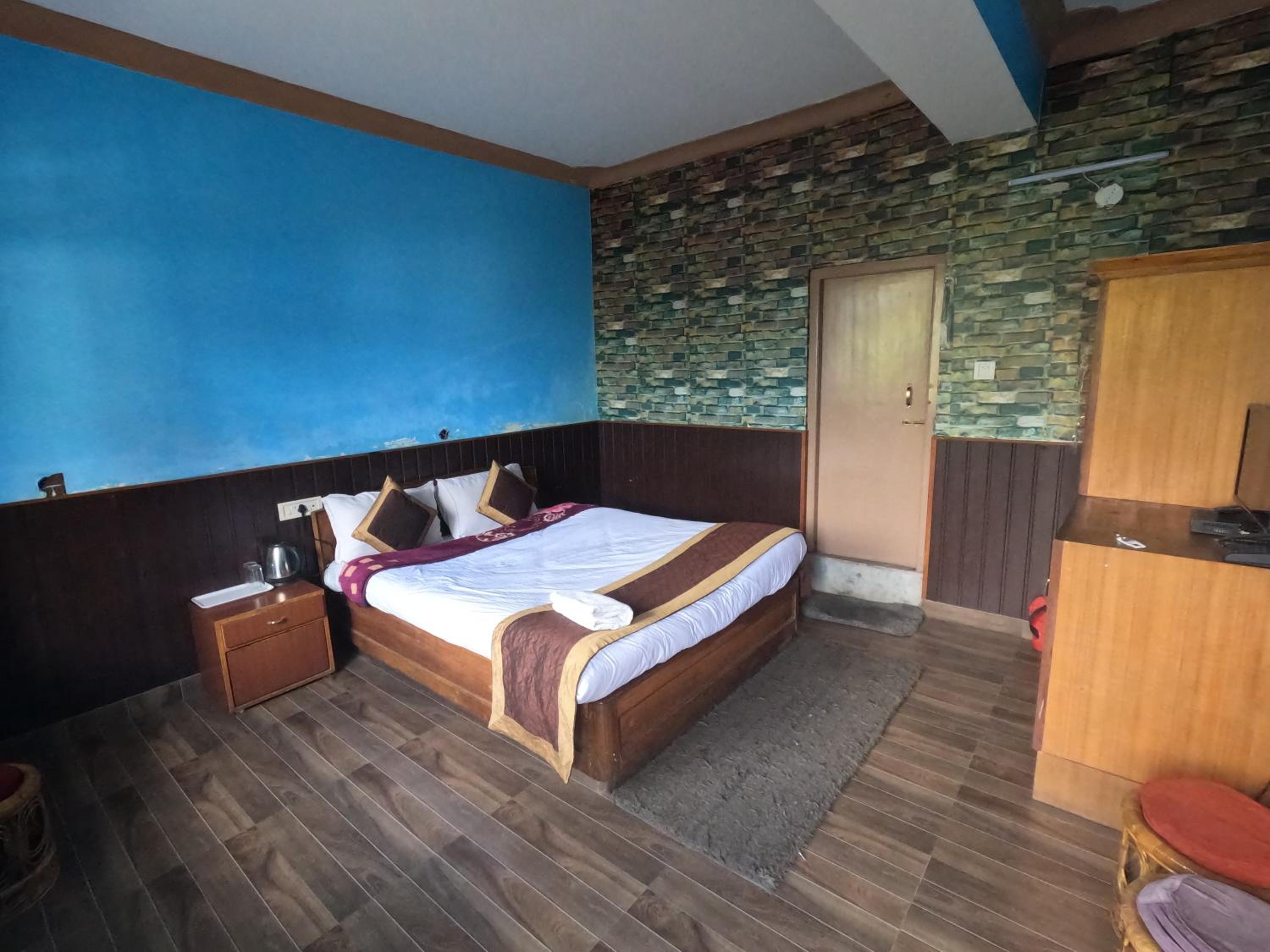 Budget Double Room photo 3