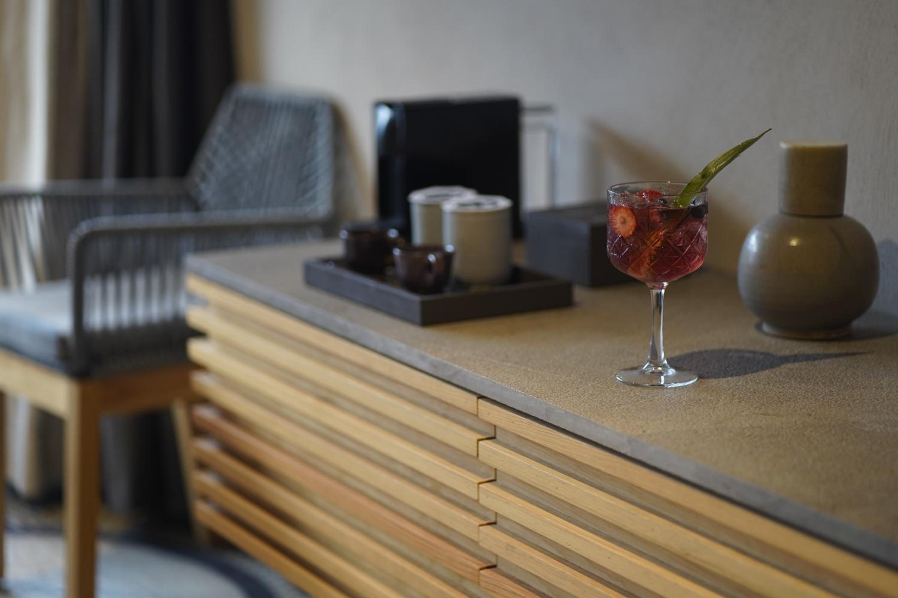 King Suite with Pool View - Photo 11