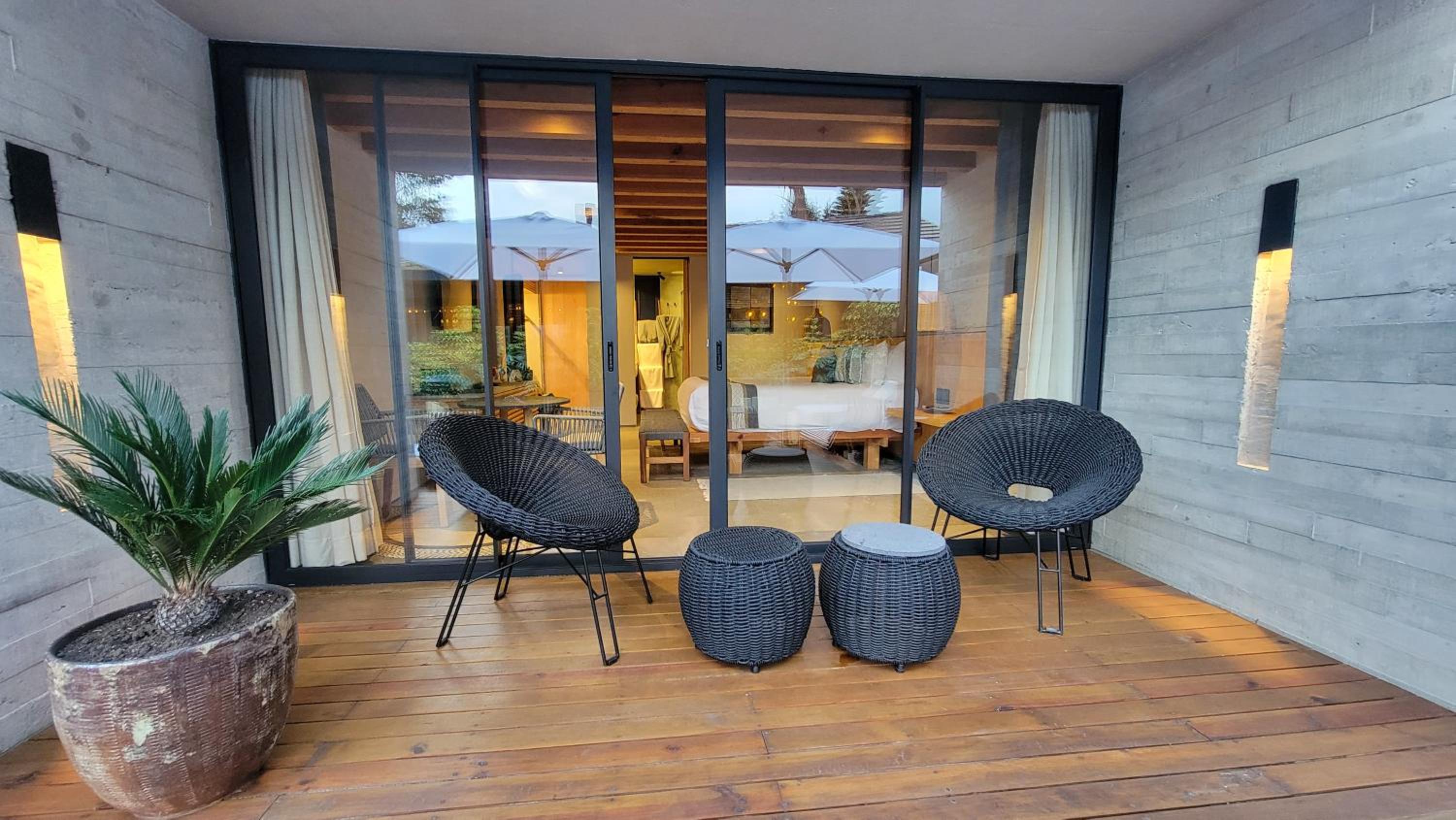 King Suite with Pool View - Photo 4