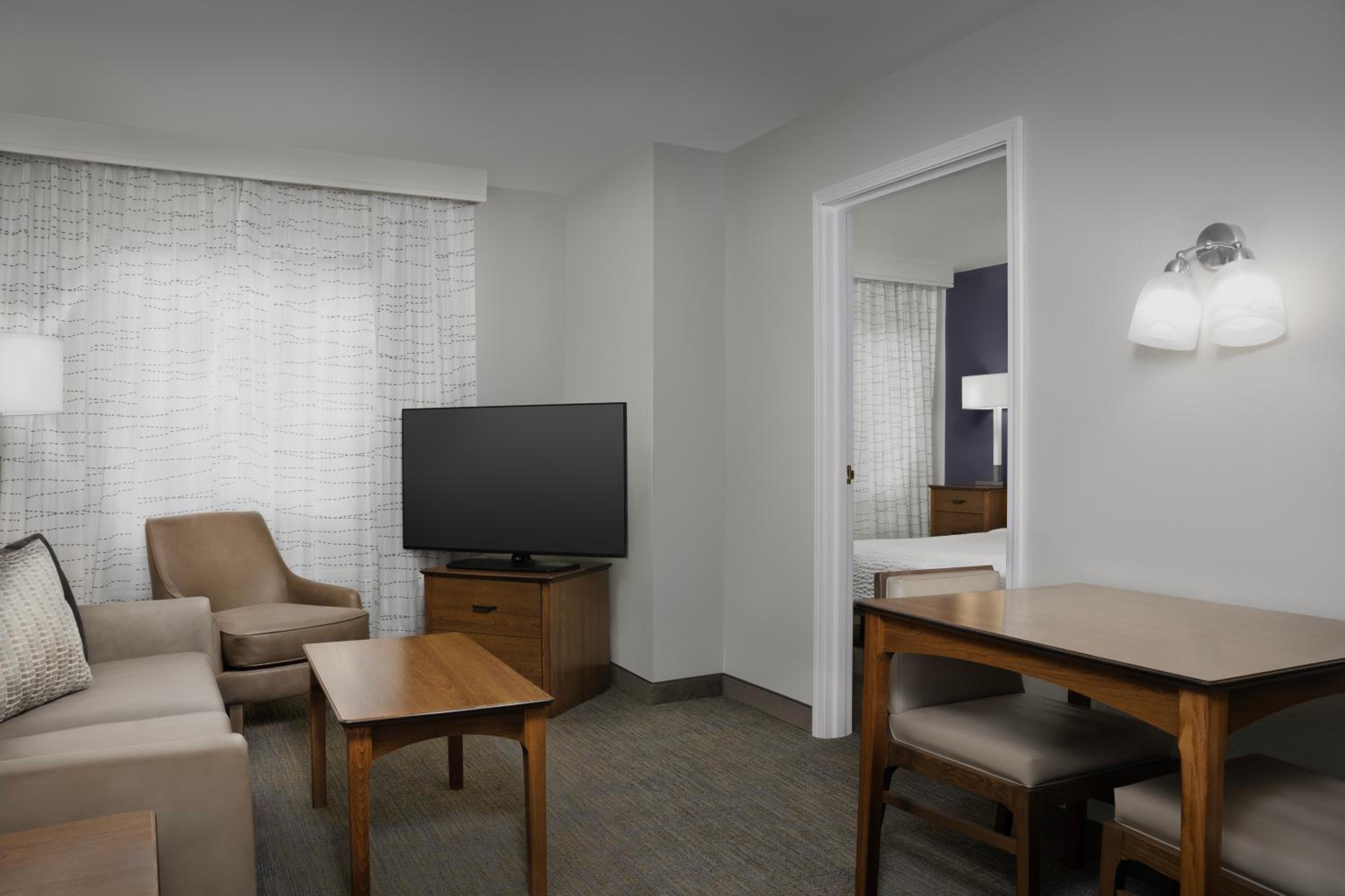 One-Bedroom Queen Suite with Sofa Bed - Photo 3