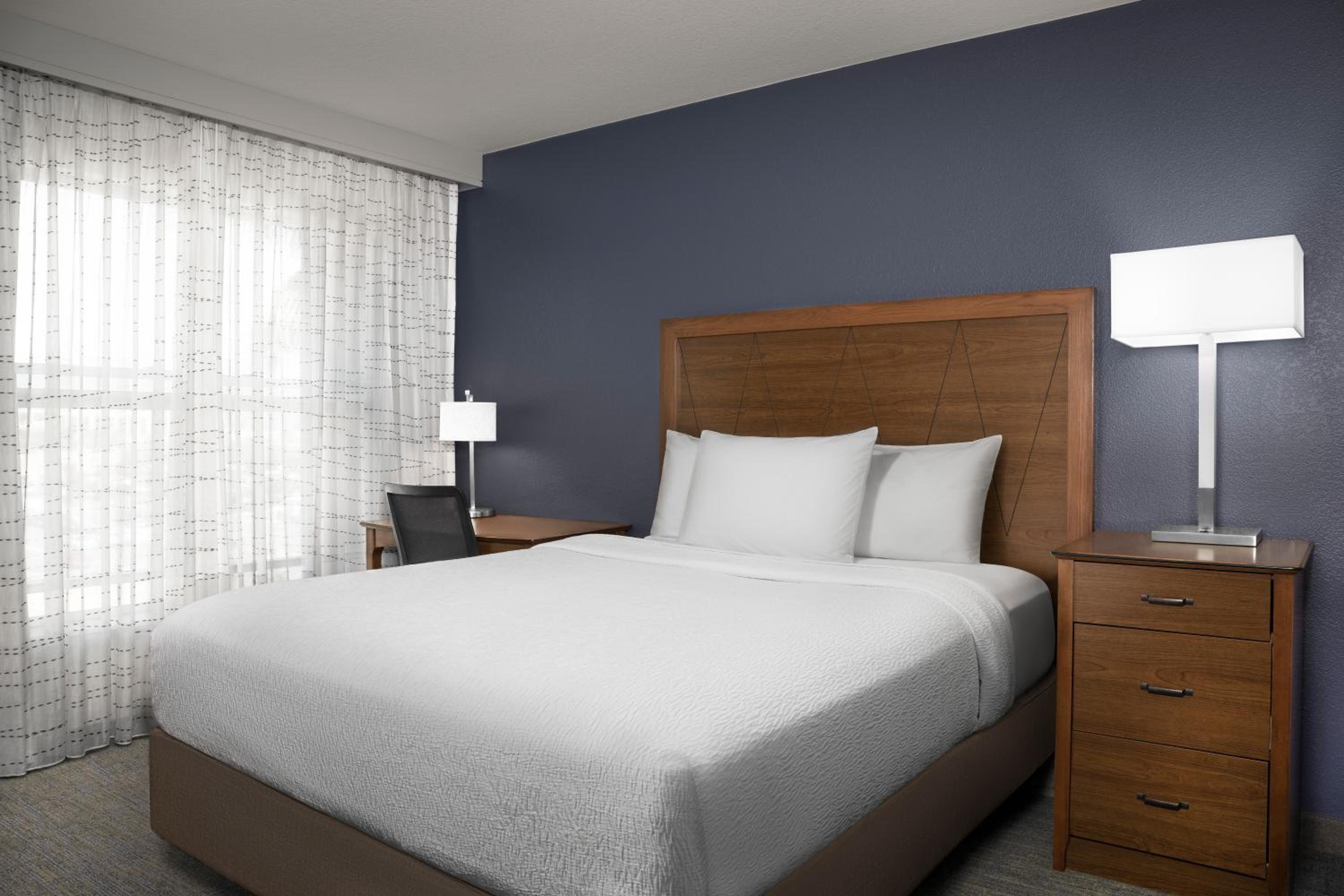 One-Bedroom Queen Suite with Sofa Bed - Photo 12