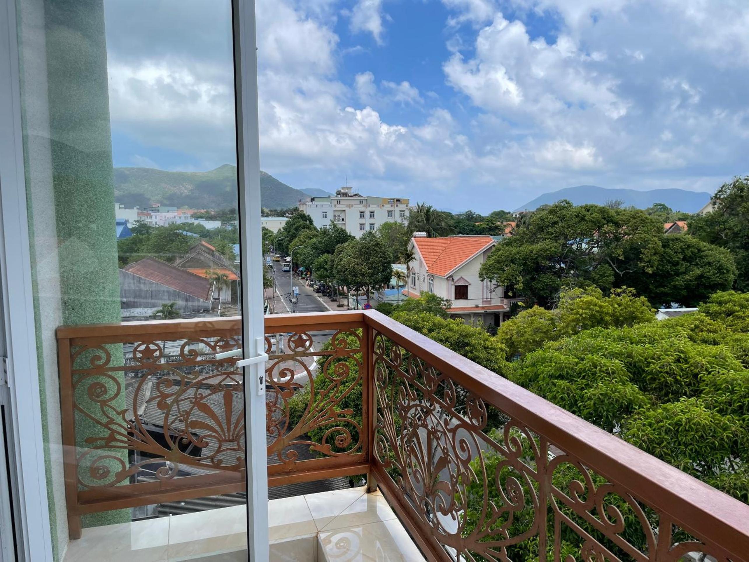 Double Room with Balcony (2 Adults + 1 Child) photo 3