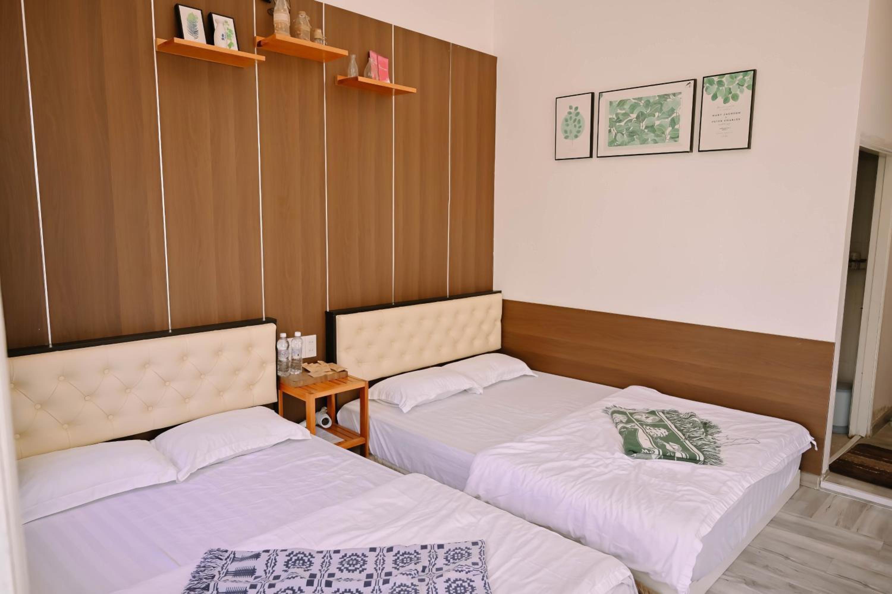 Quadruple Room with Private Bathroom photo 3