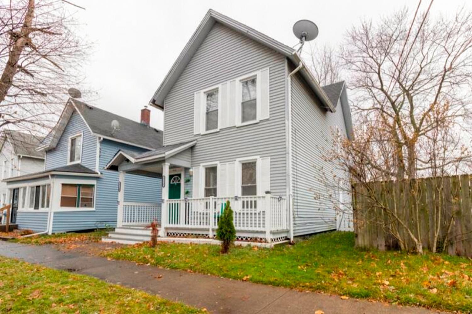 Four-Bedroom House photo 3