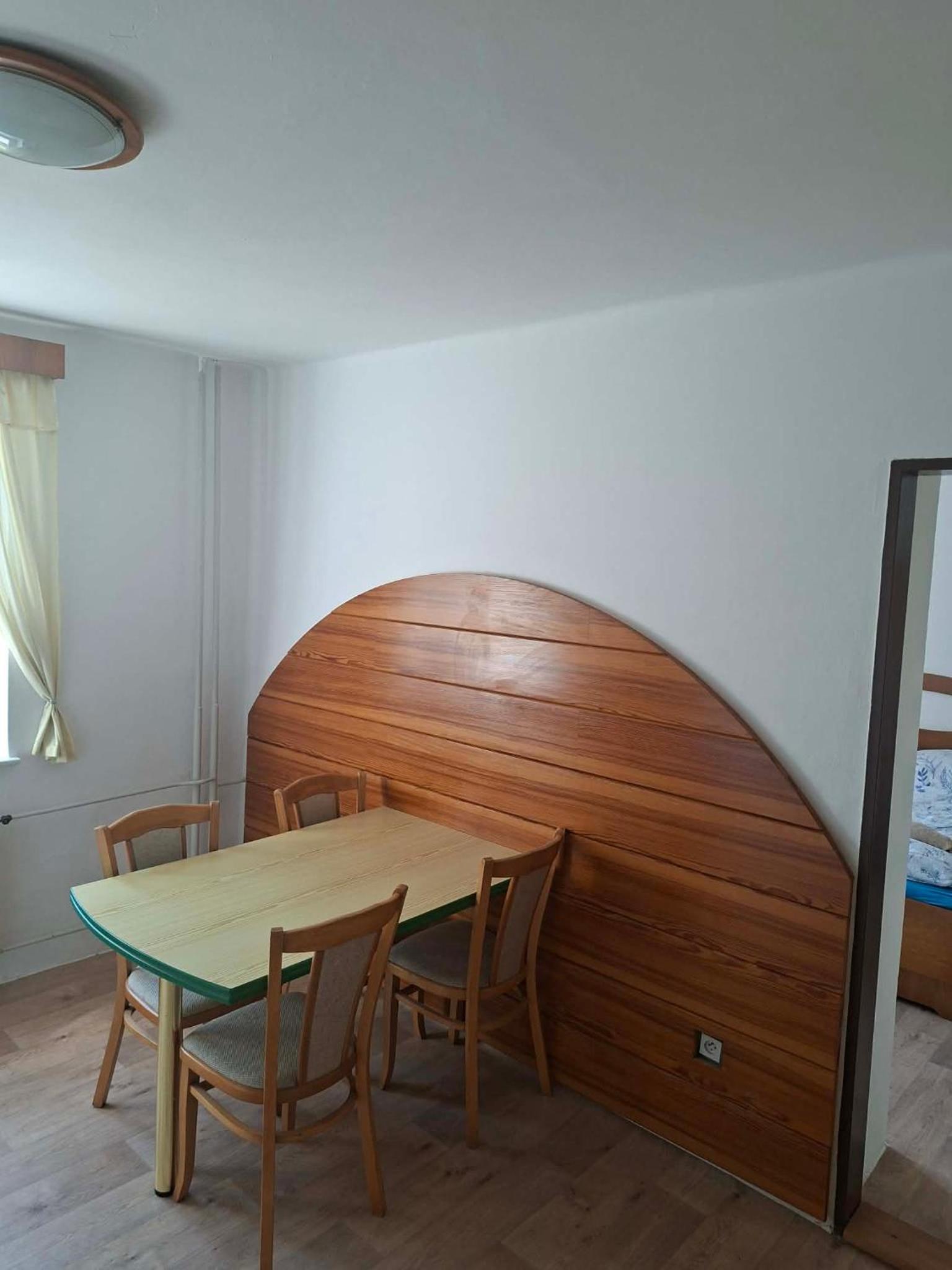 Apartment with Mountain View