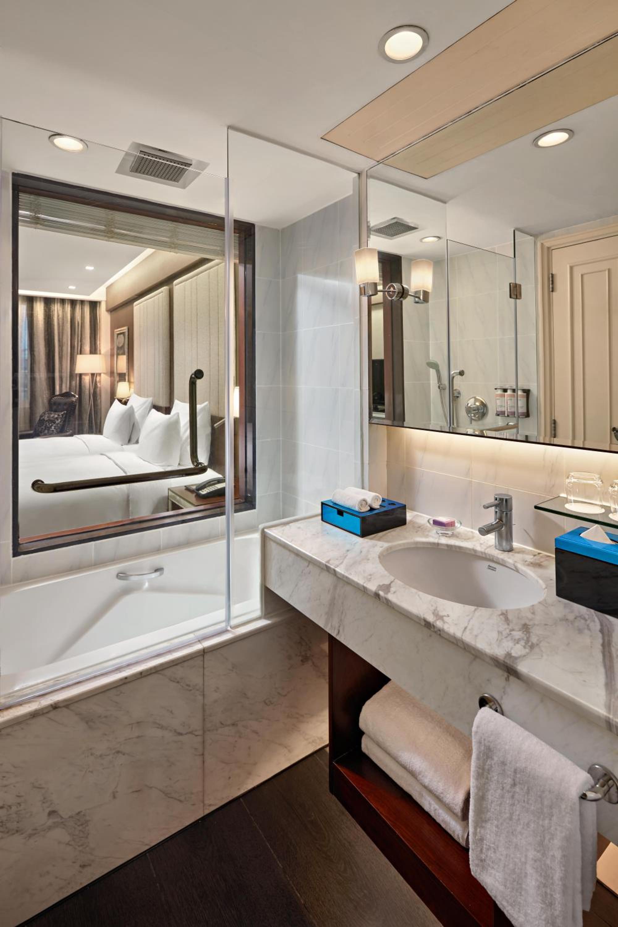 Classic King Room - Complimentary daily chocolate hour 5-6pm photo 3