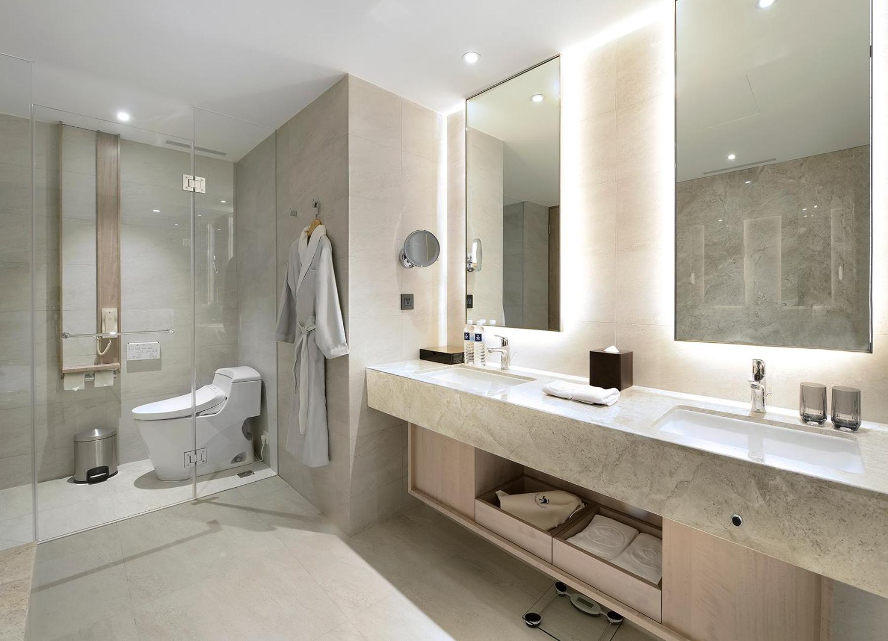 Superior Suite - Photo 4