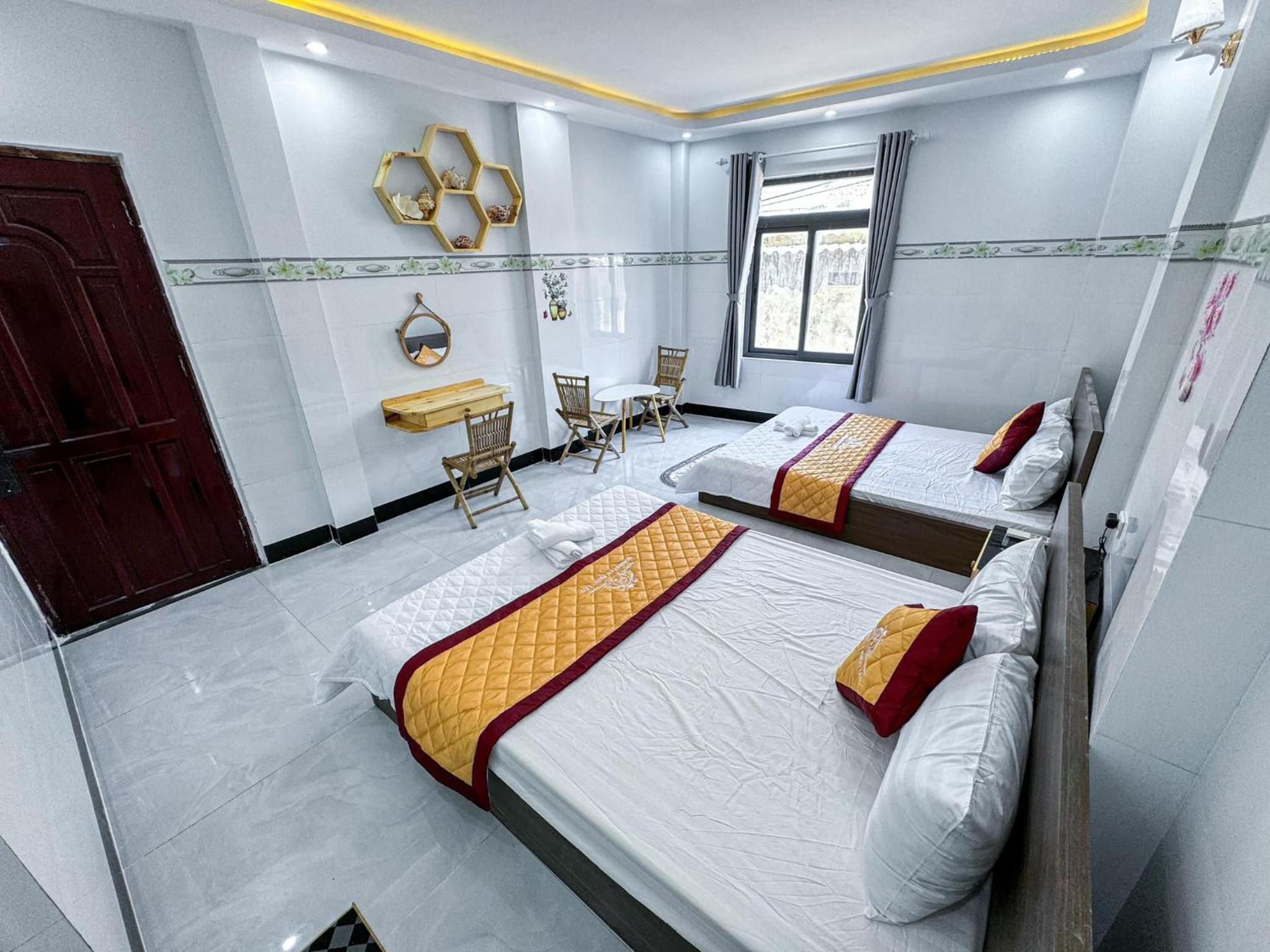 Twin Room With Private Bathroom photo 3