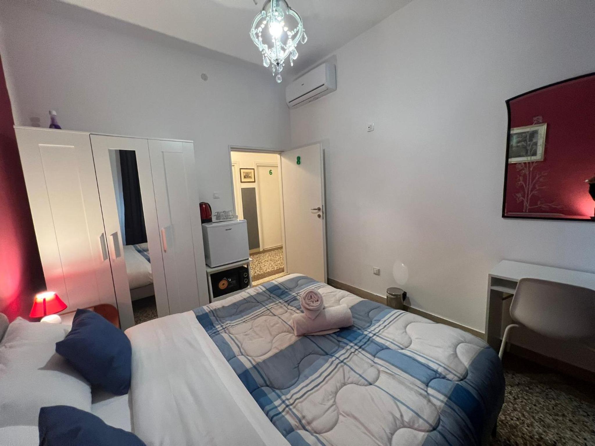 Economy Double Room photo 2