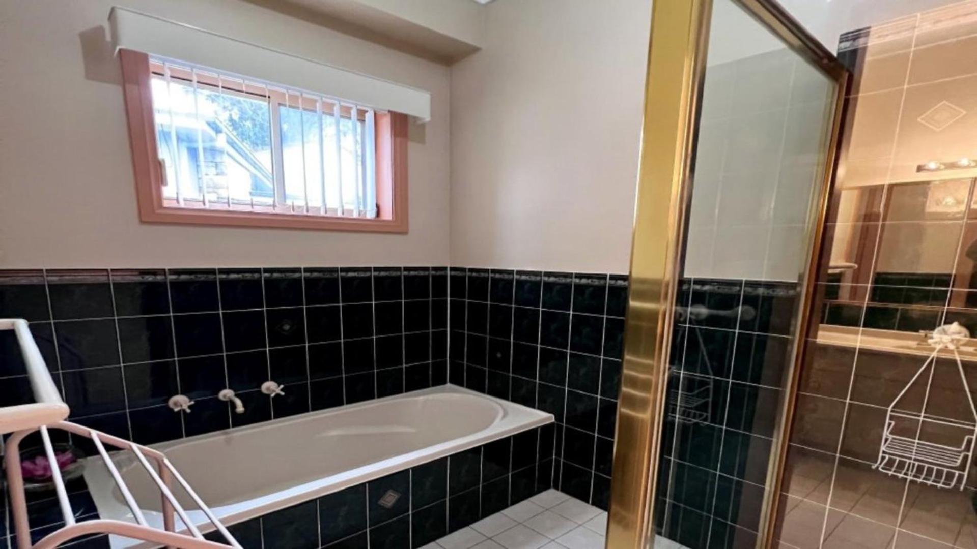 Three-Bedroom House photo 2