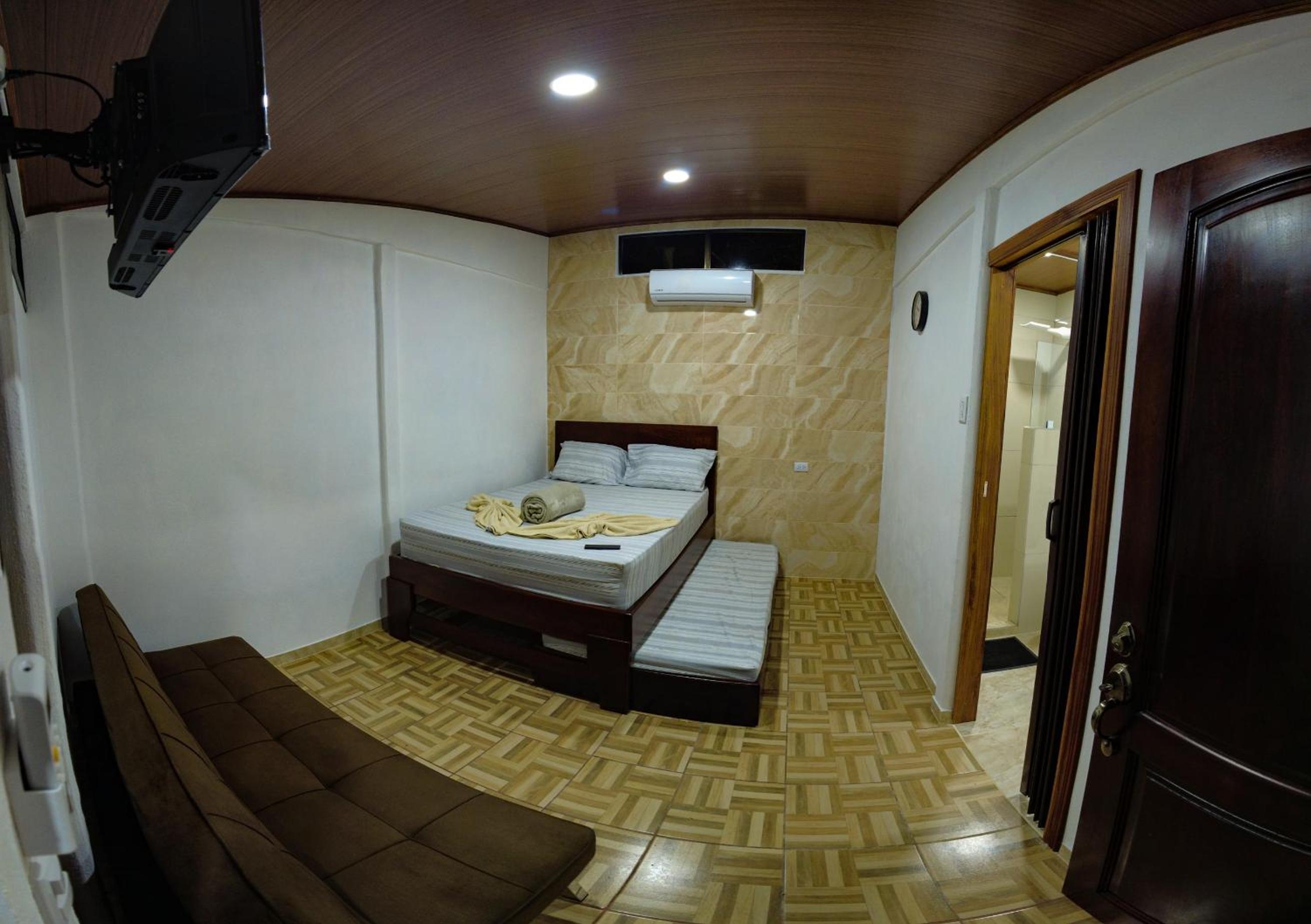 Quadruple Room with Lake View photo 1