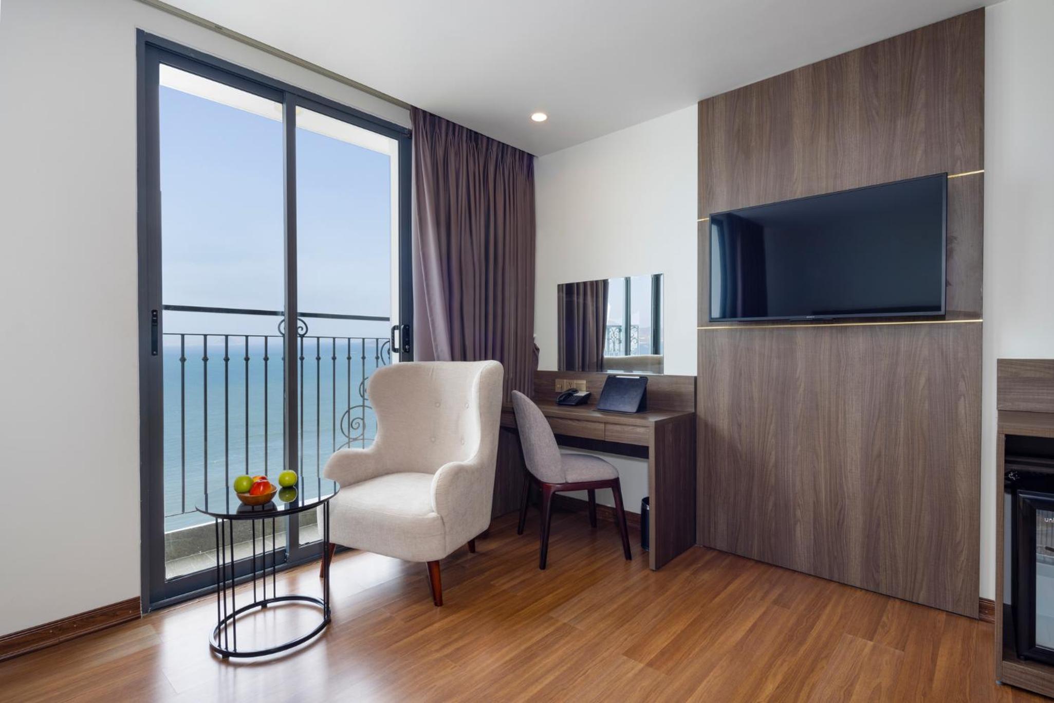 Quadruple Room with Sea View - Photo 2