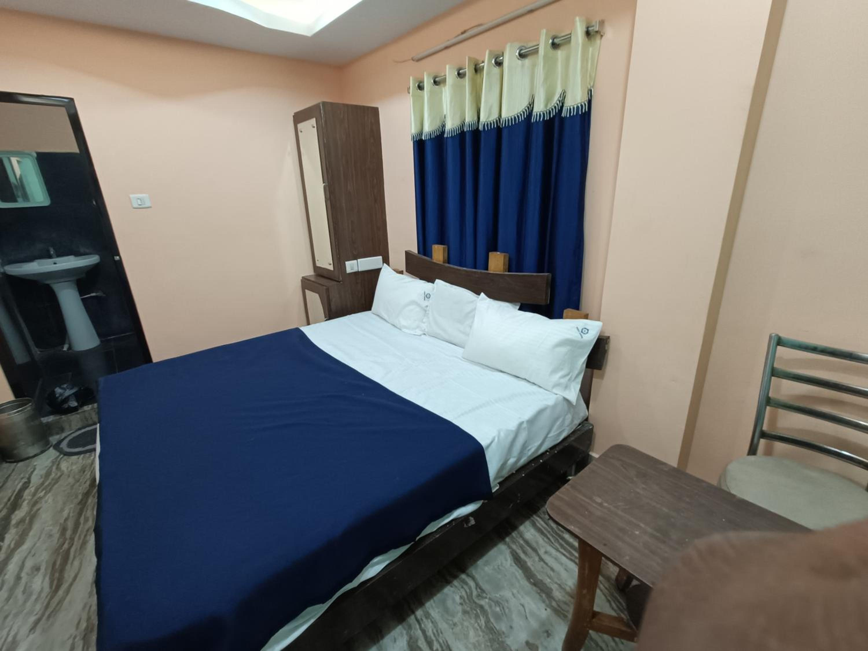 Standard Double Room With Fan photo 1