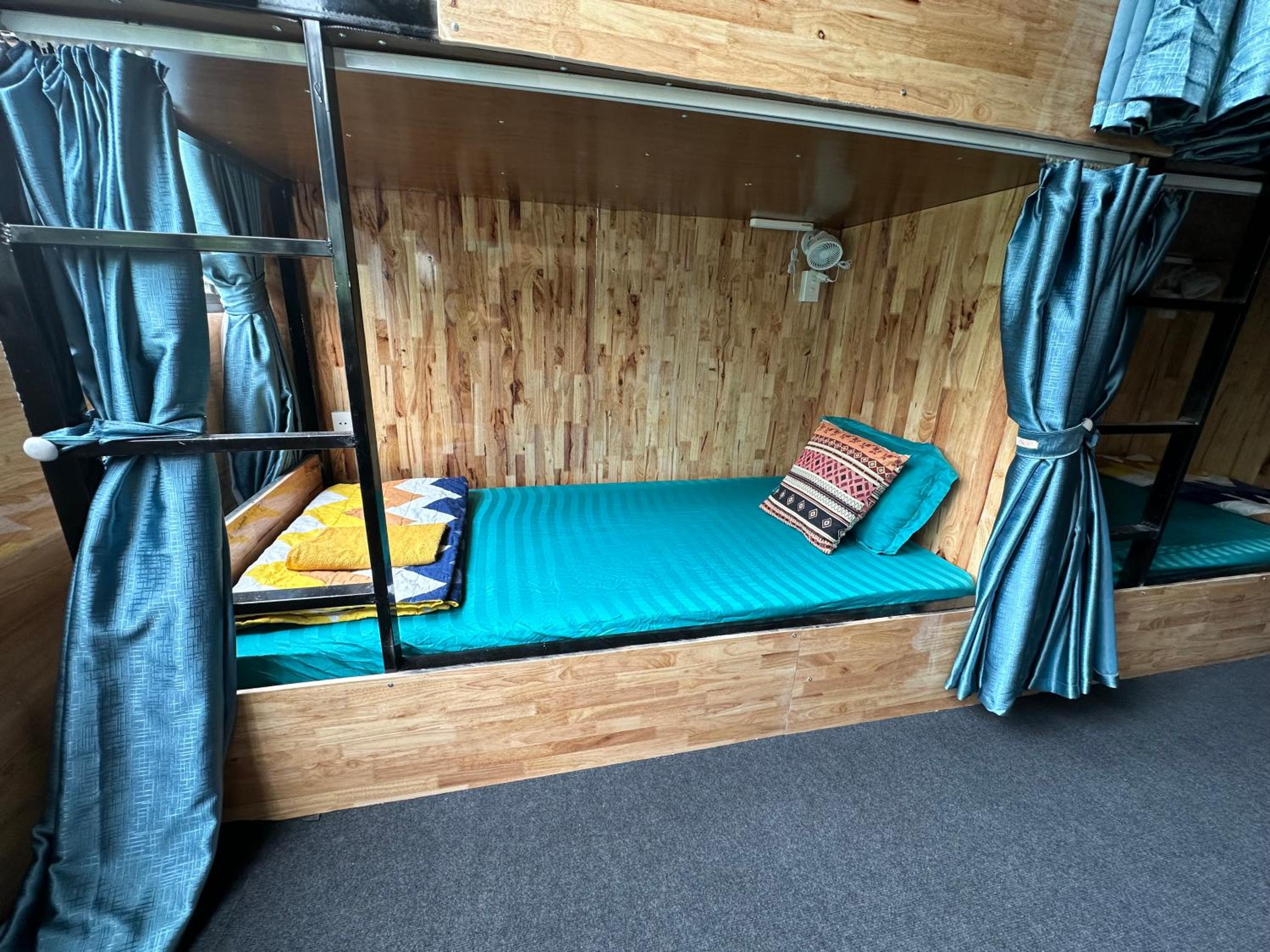 Bunk Bed in Mixed Dormitory Room
