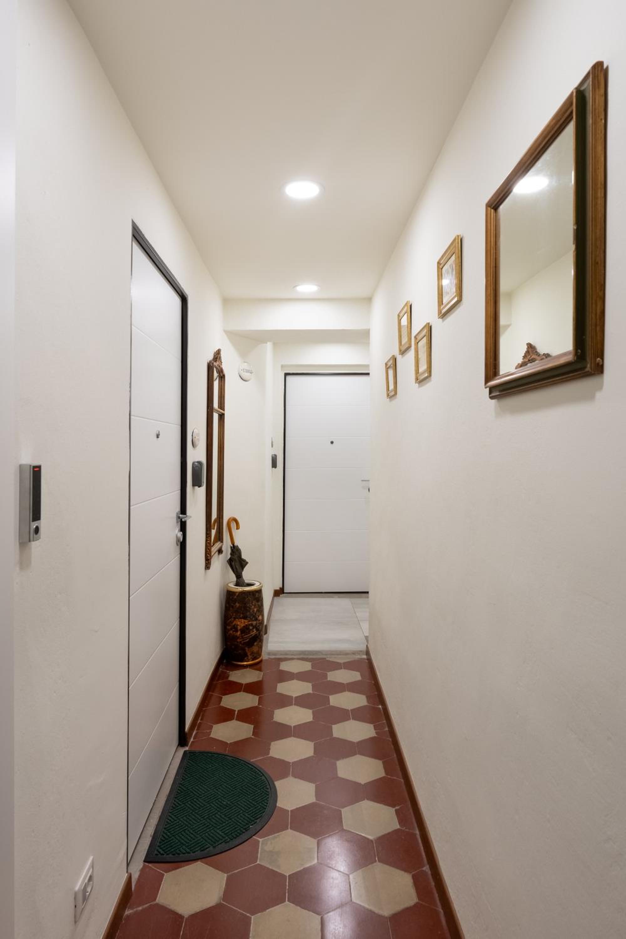 Apartment photo 2
