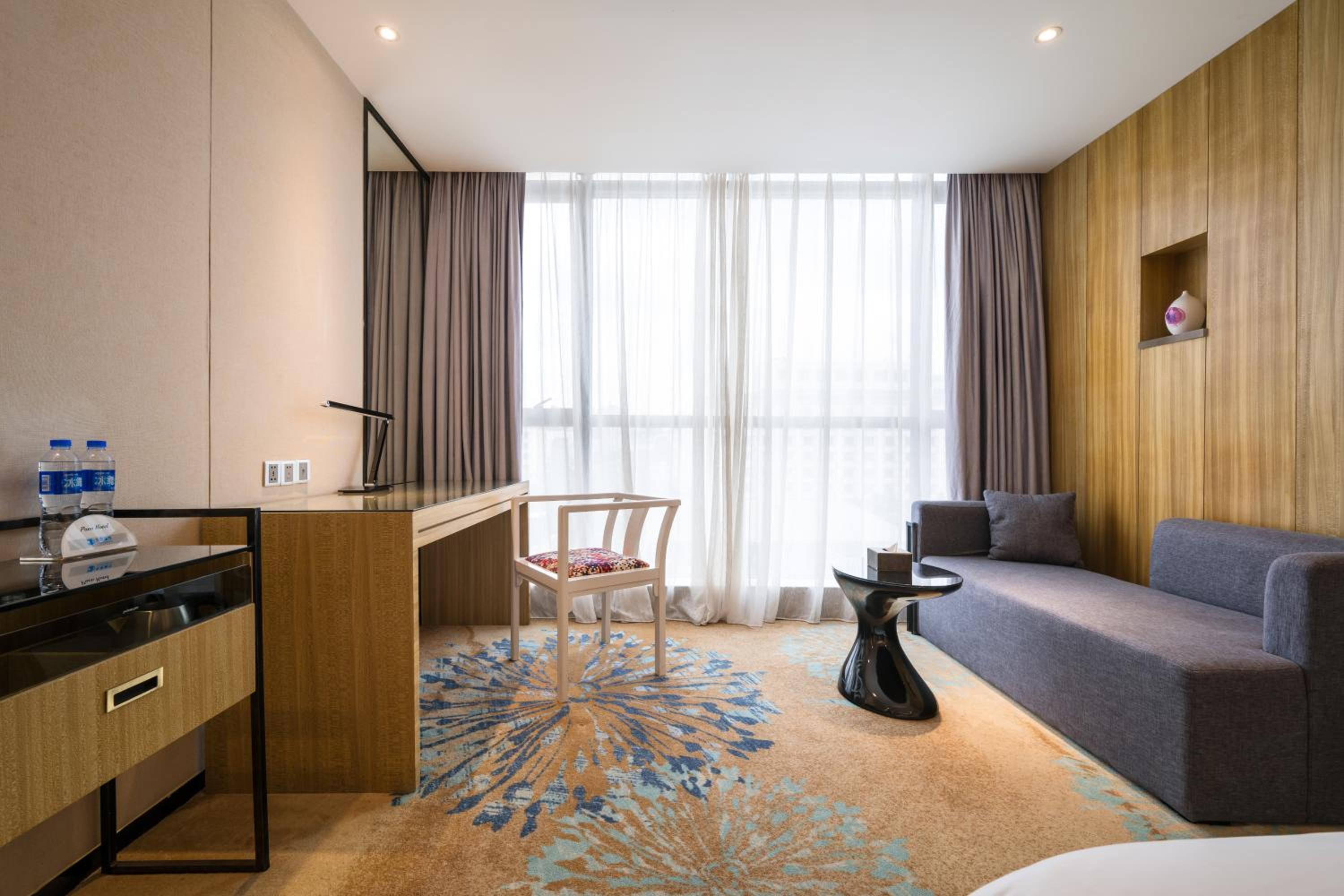 Deluxe Queen Room photo 1