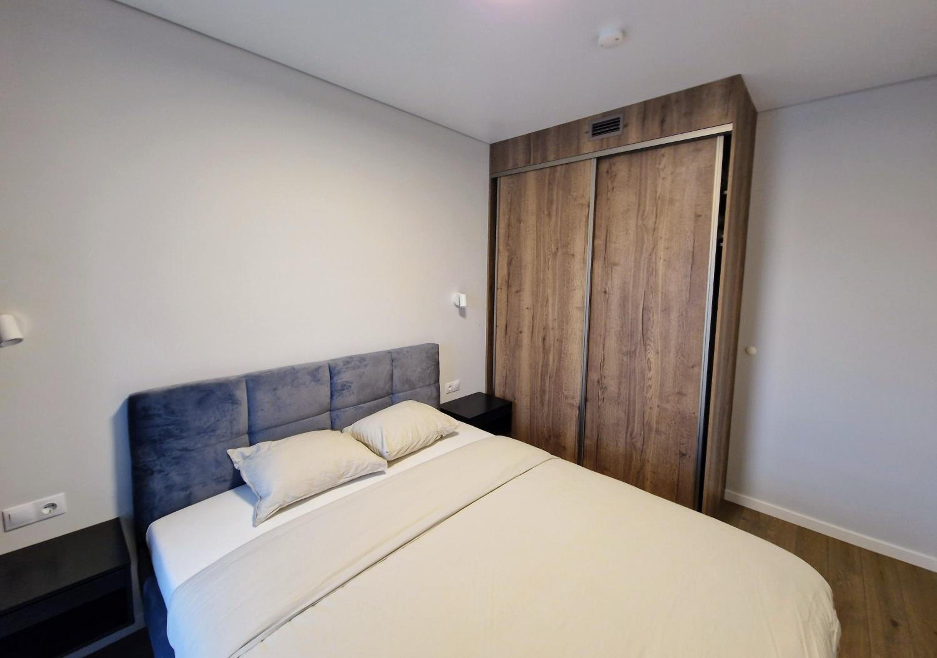 One-Bedroom Apartment photo 1