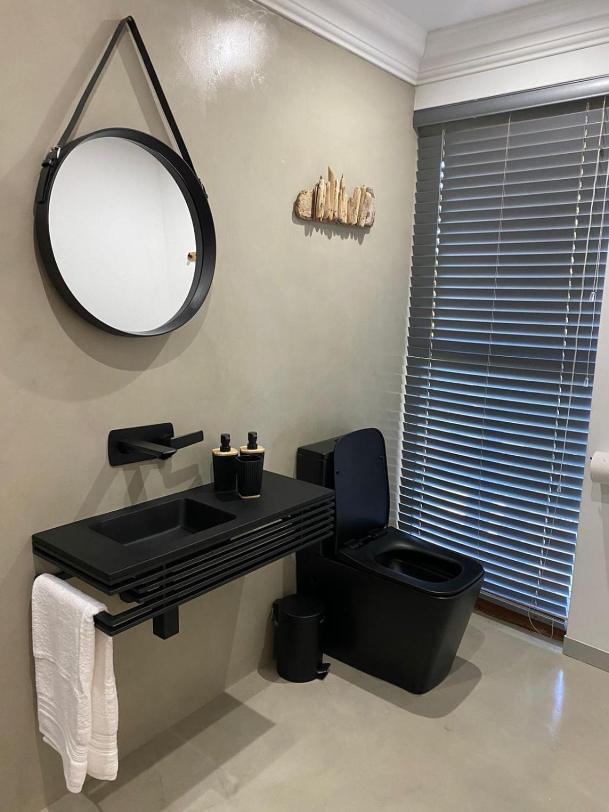 Deluxe King Room - Photo 14