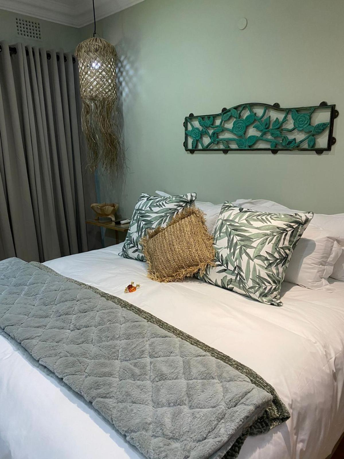 Deluxe King Room - Photo 10