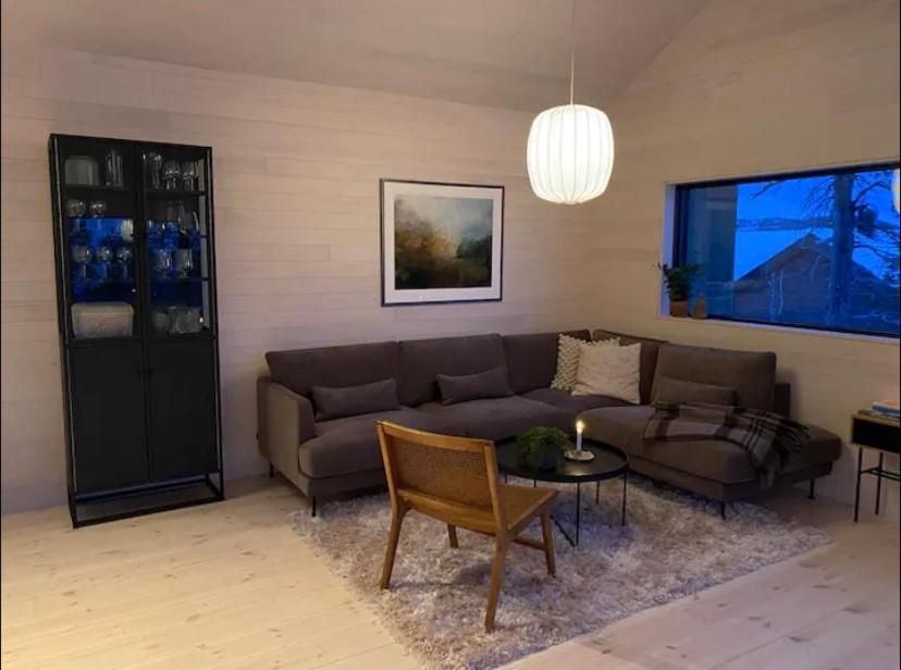 Five-Bedroom House photo 1