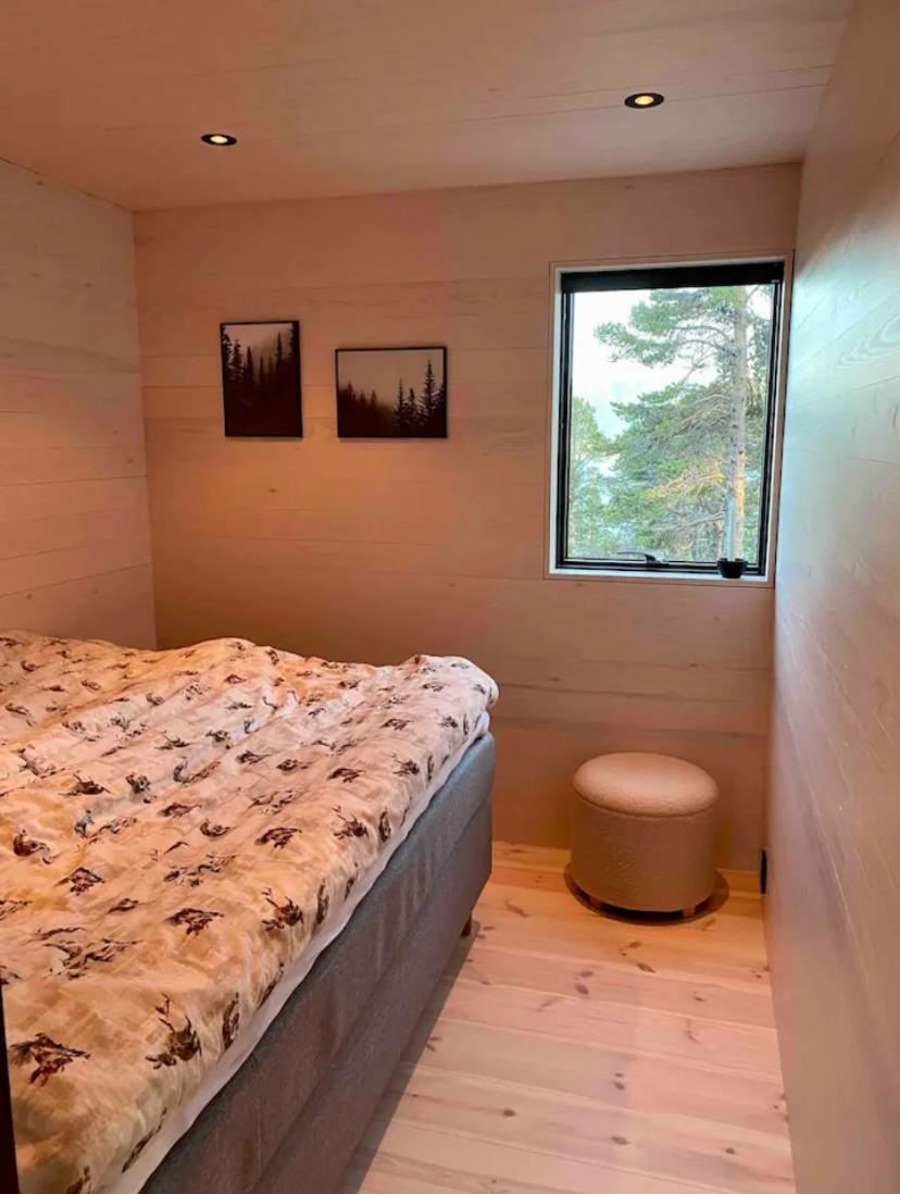 Five-Bedroom House photo 2