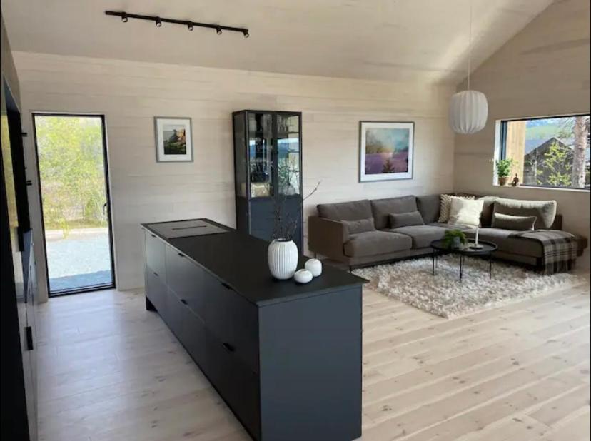 Five-Bedroom House photo 2