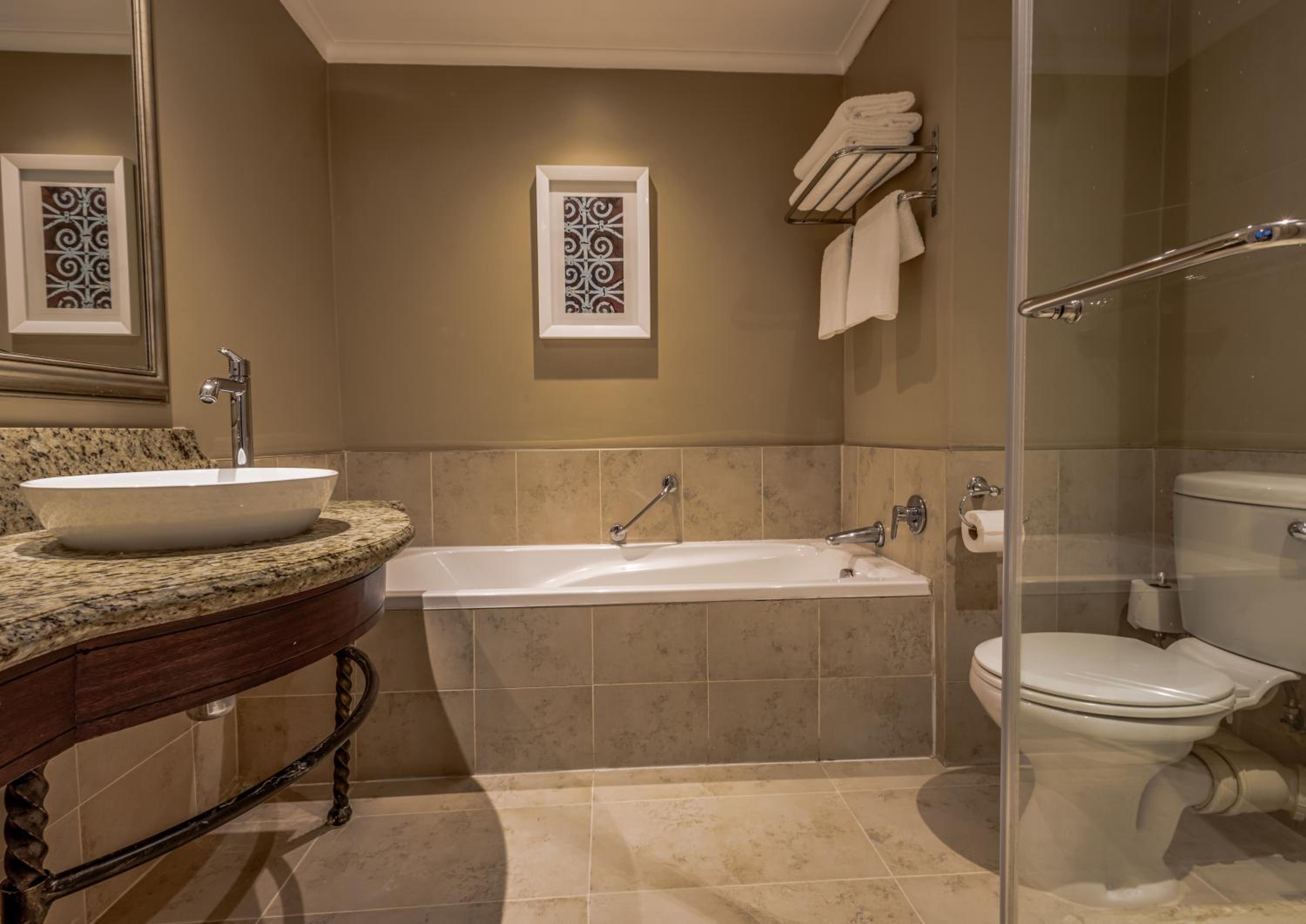 Standard Queen Room photo 3