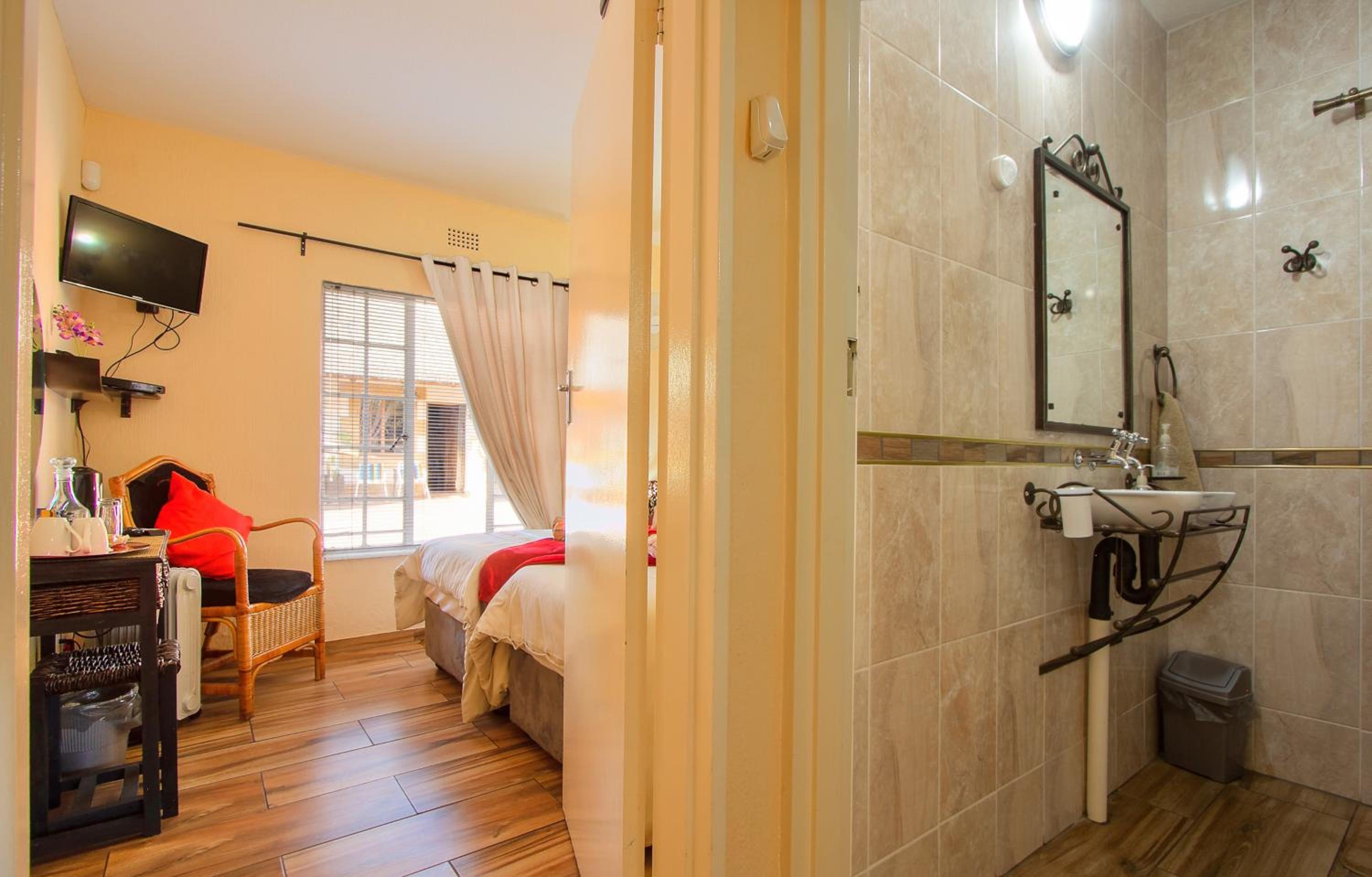 Superior Twin Room photo 2