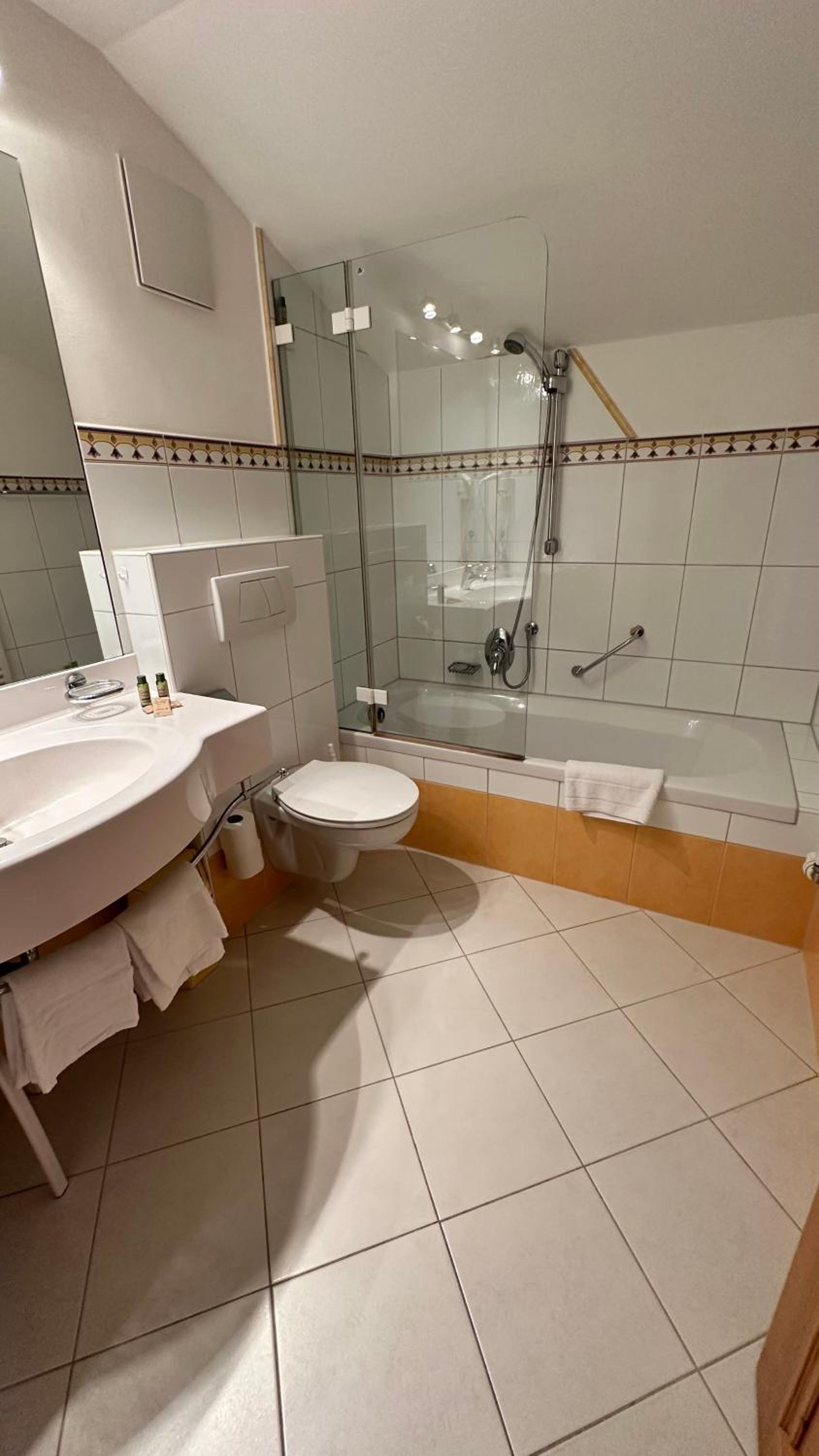 Double Room with West View - Photo 4