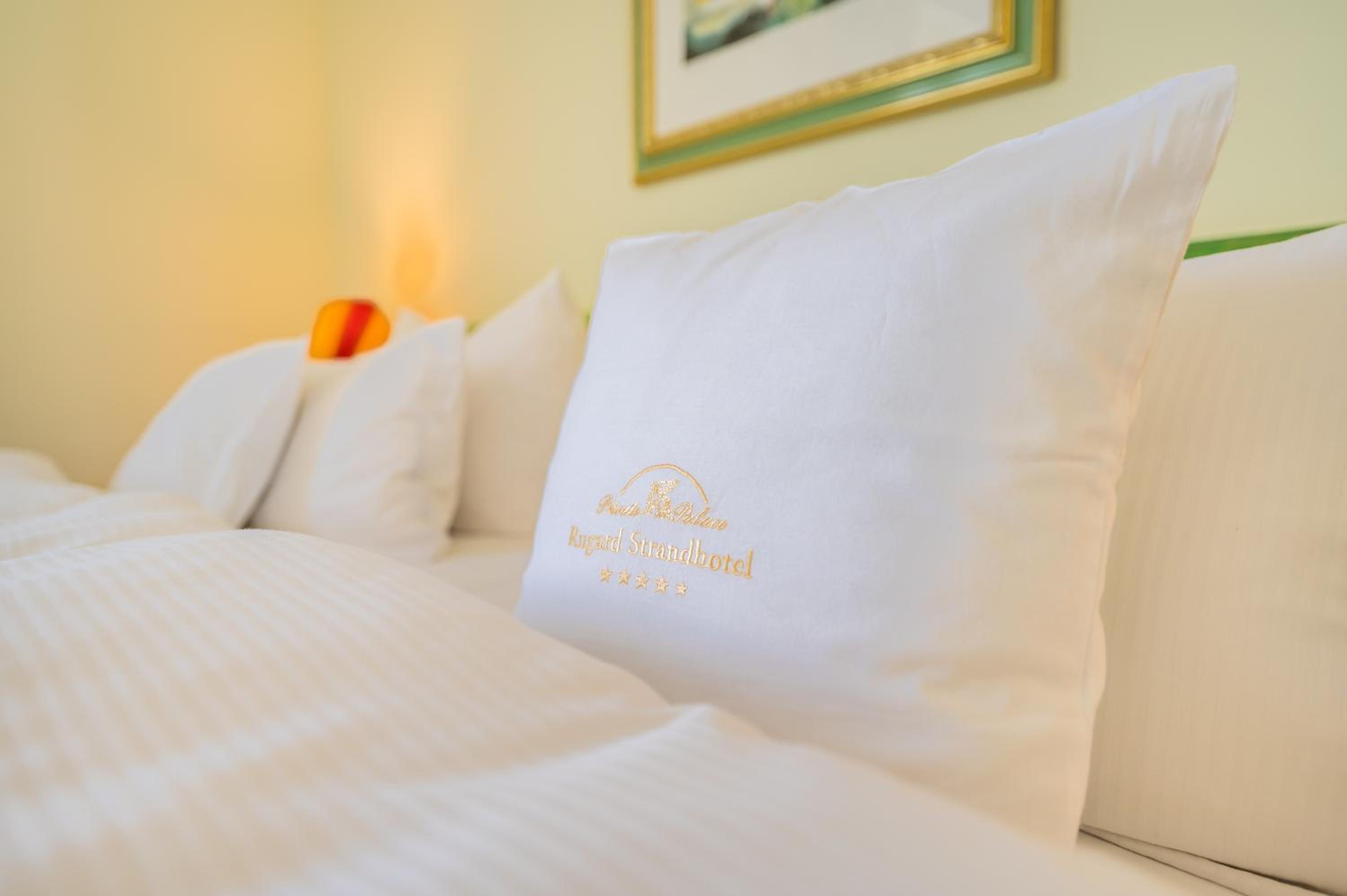 Deluxe Double Room with Side Sea View