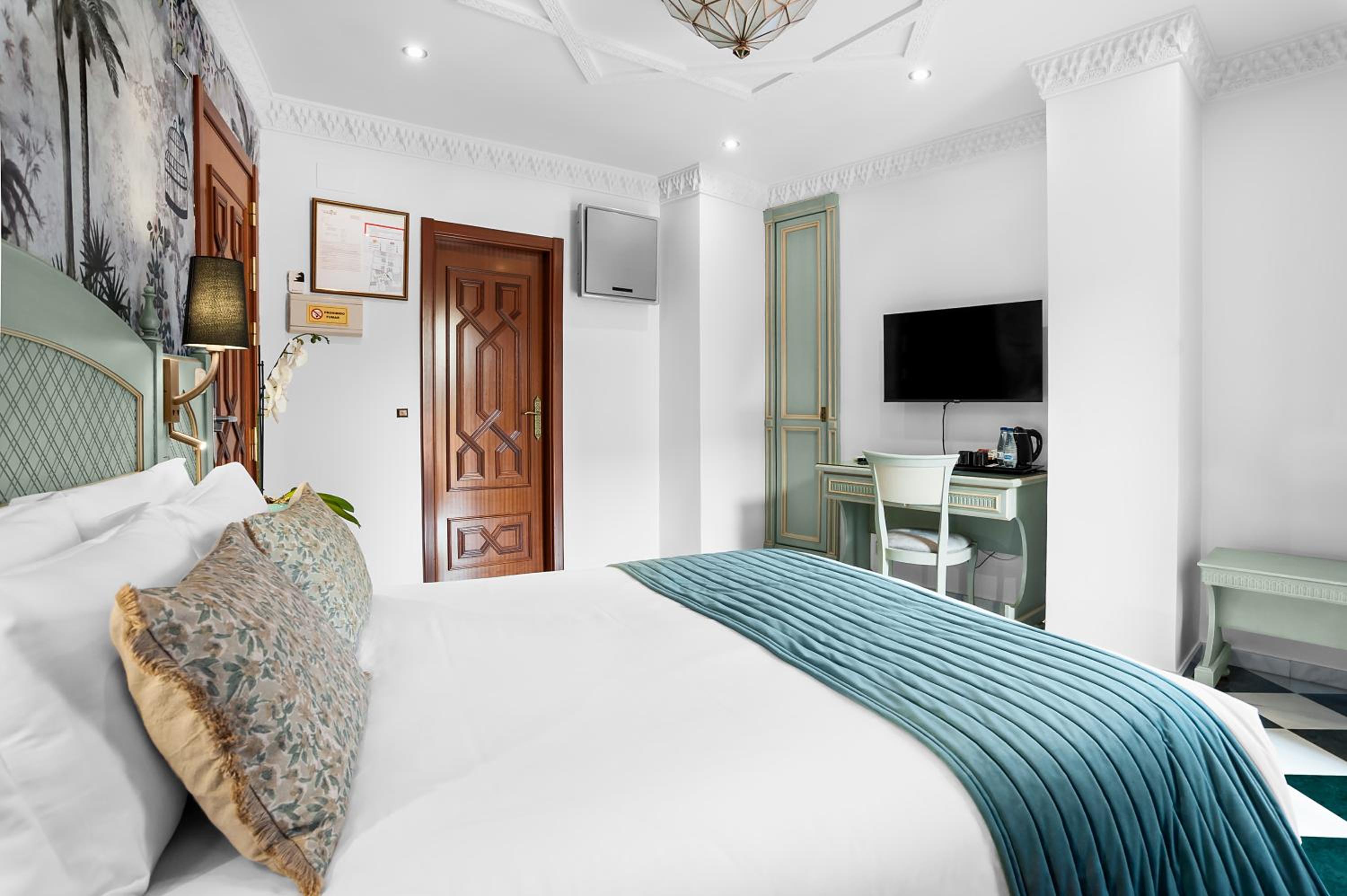 Standard Double Room - Photo 6