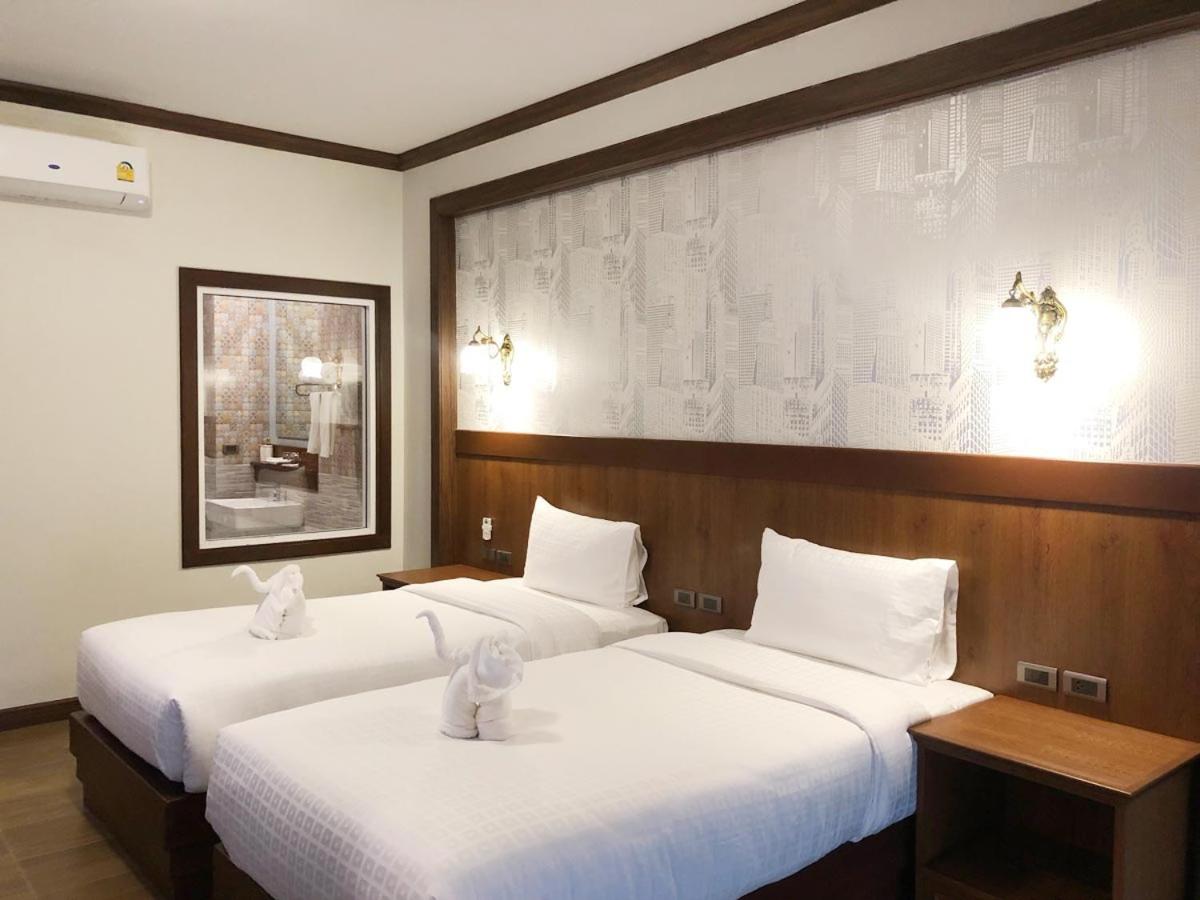 Deluxe Twin Room - Photo 13