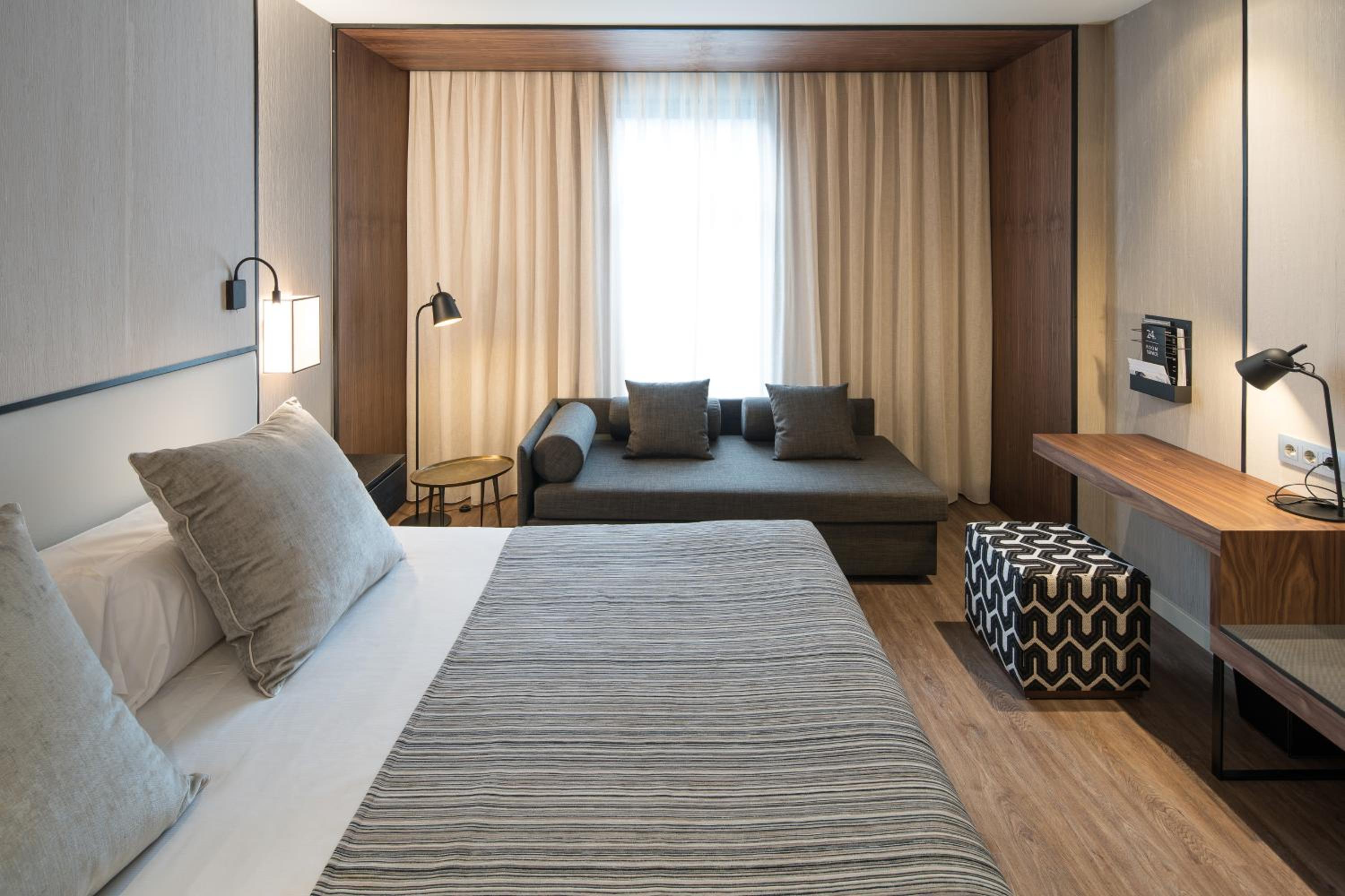 Superior Room with City View
