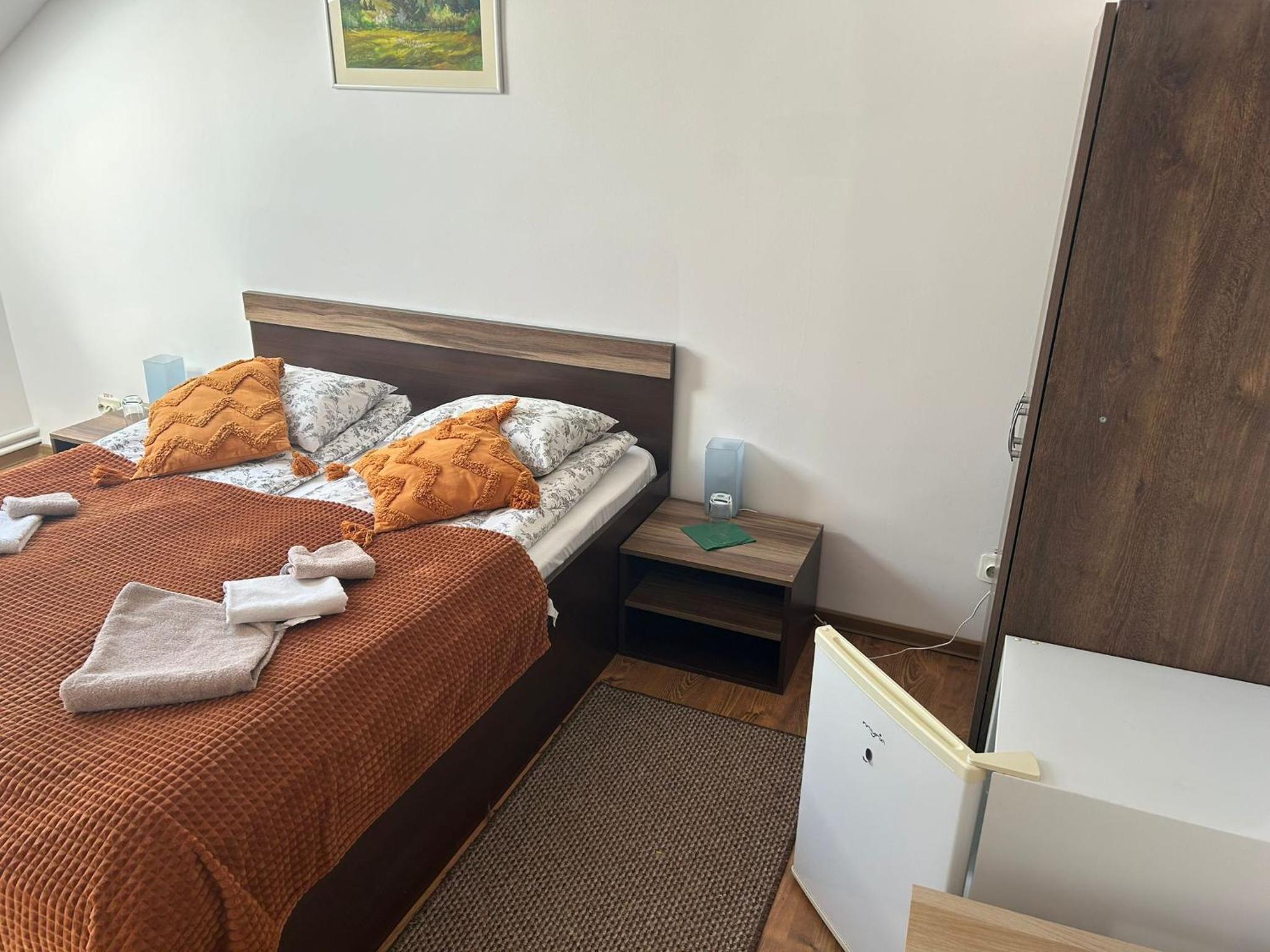 Double Room with Private Bathroom - Photo 1
