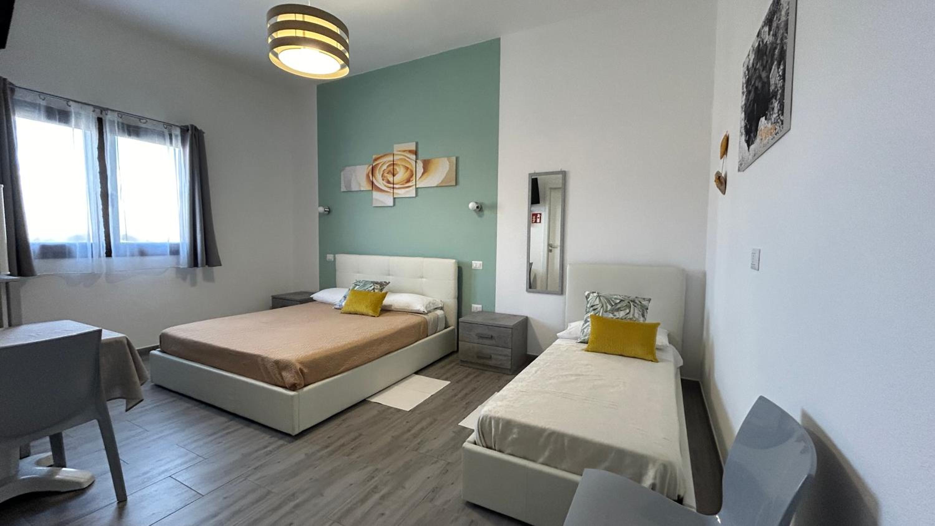 Deluxe Double Room (2 Adults + 1 Child) photo 3