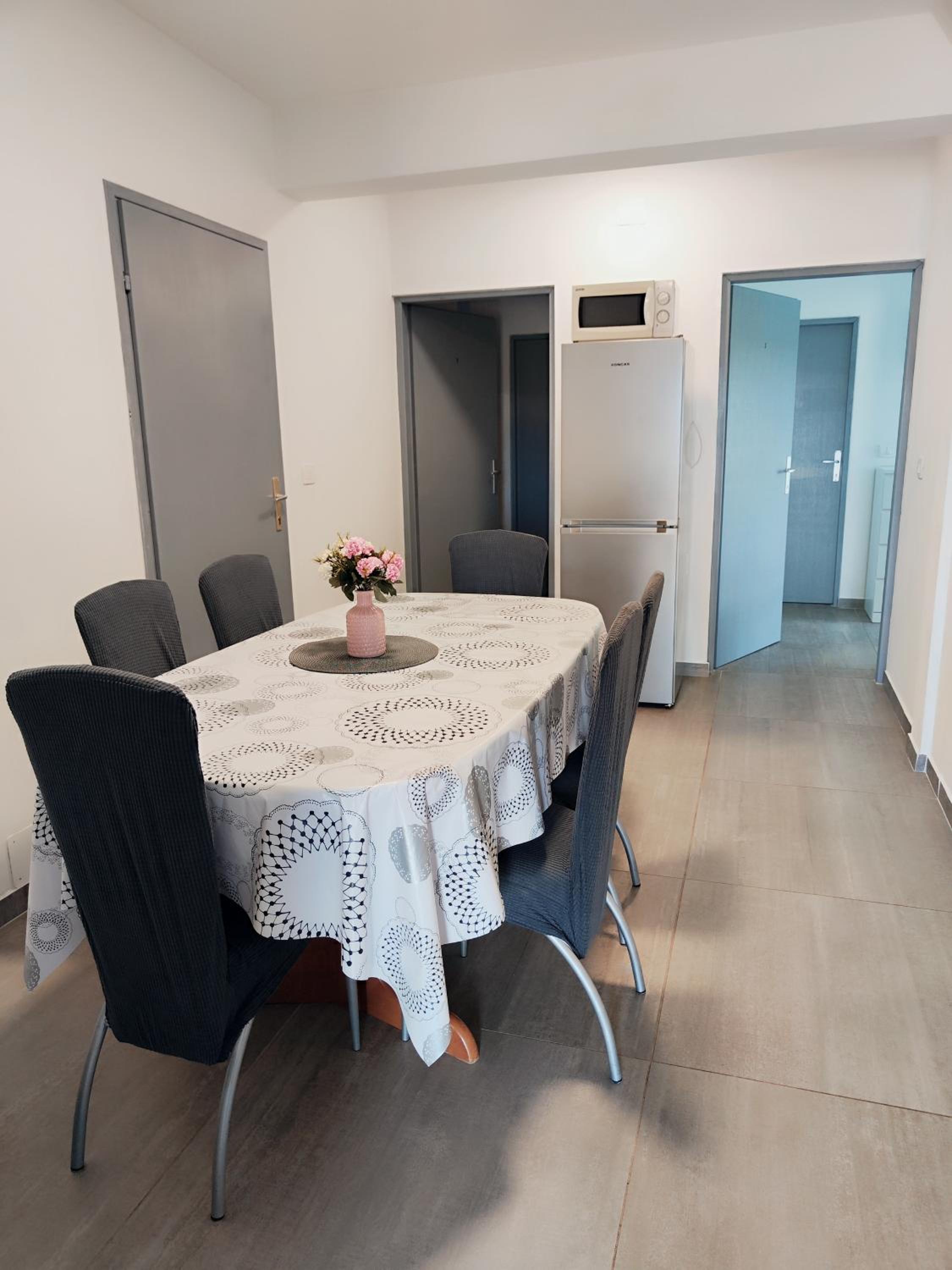 Three-Bedroom Apartment - Photo 33
