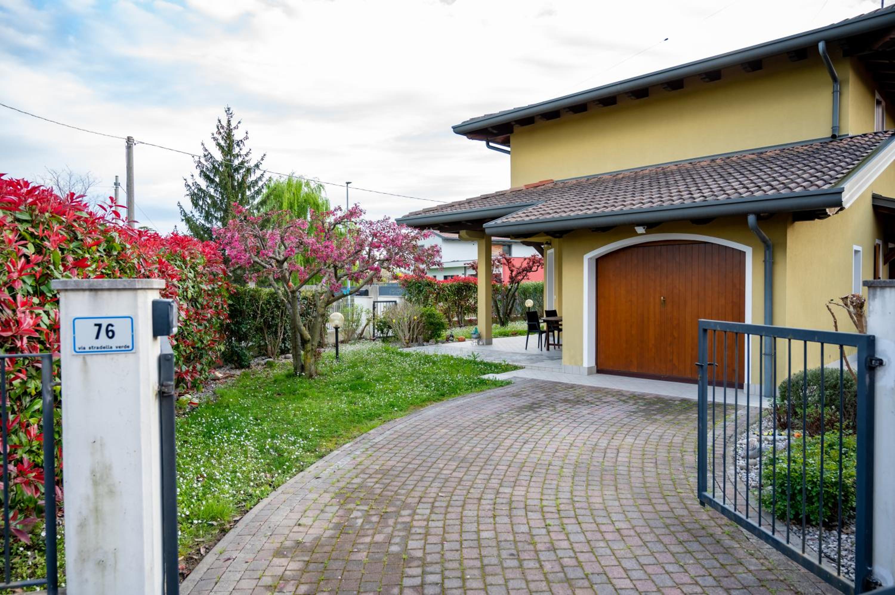 Three-Bedroom House photo 2