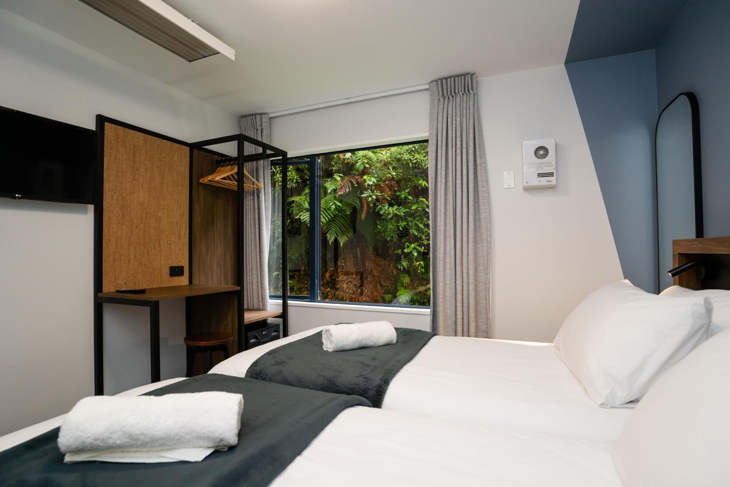 Twin Room - Photo 2