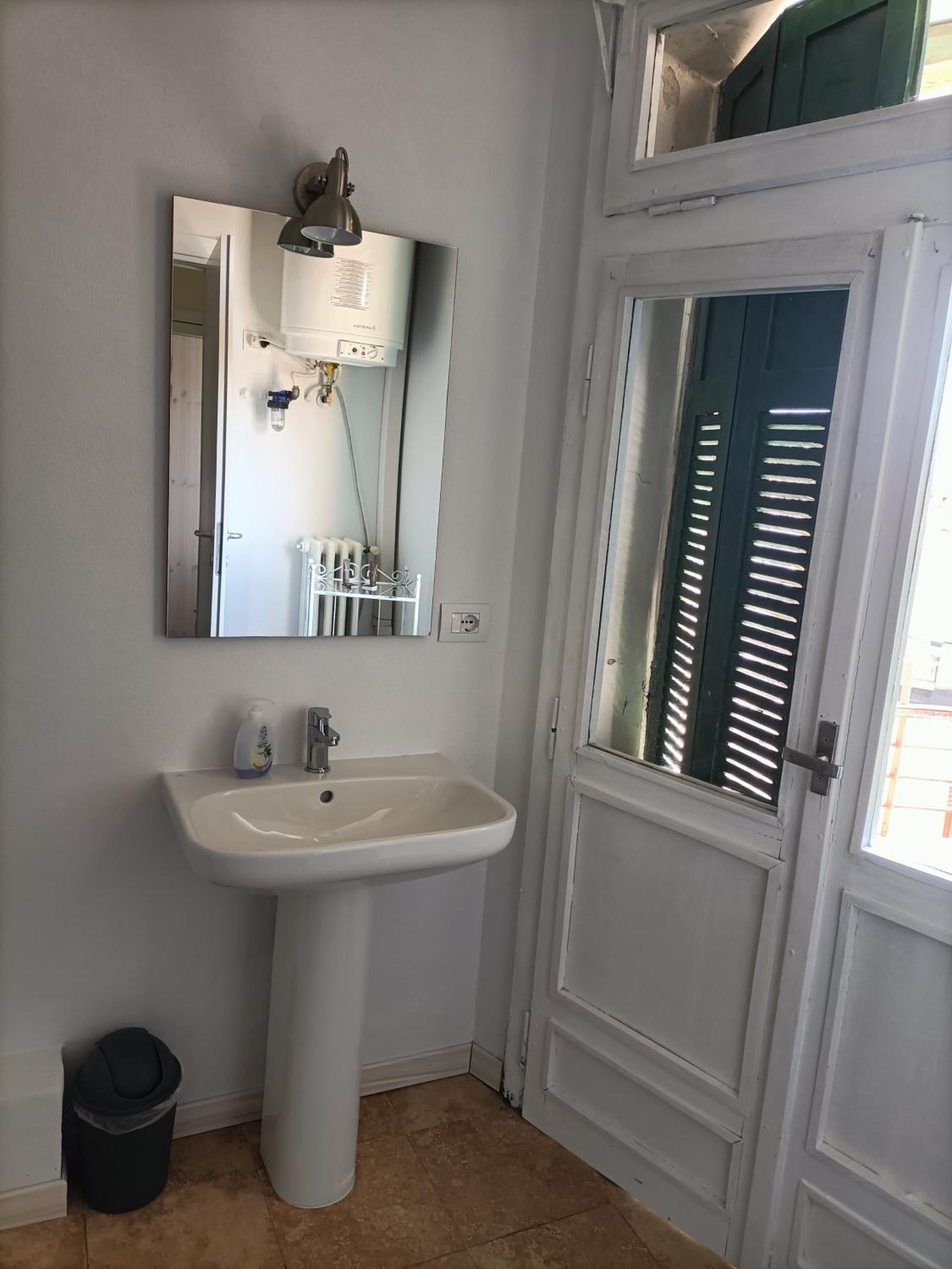  Double Room (Single Use) - Photo 3