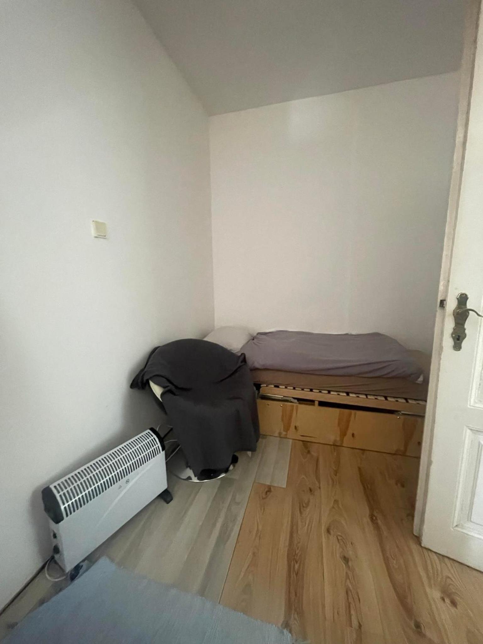 One-Bedroom Apartment photo 3