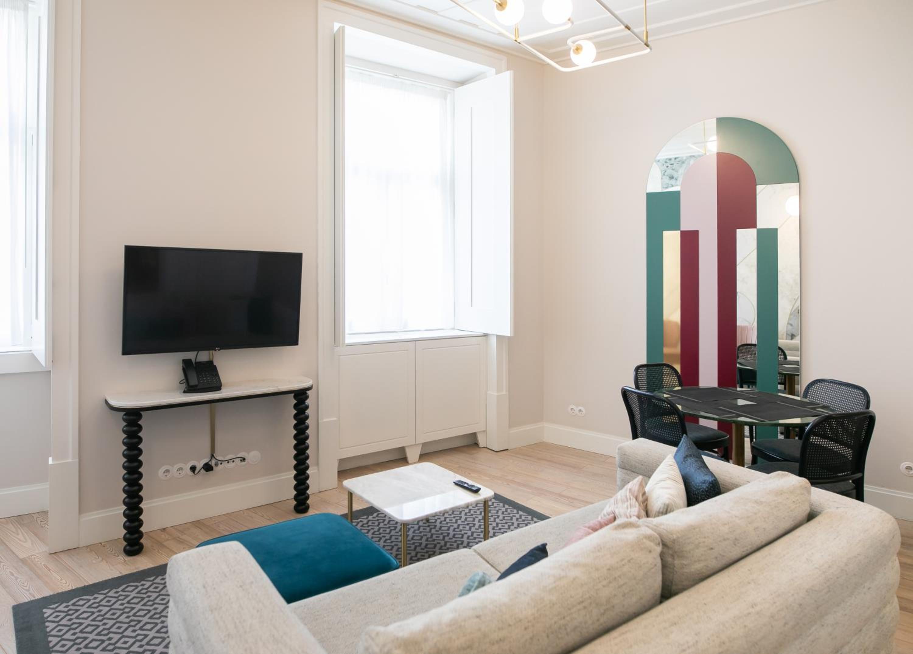 One-Bedroom Apartment - Photo 3