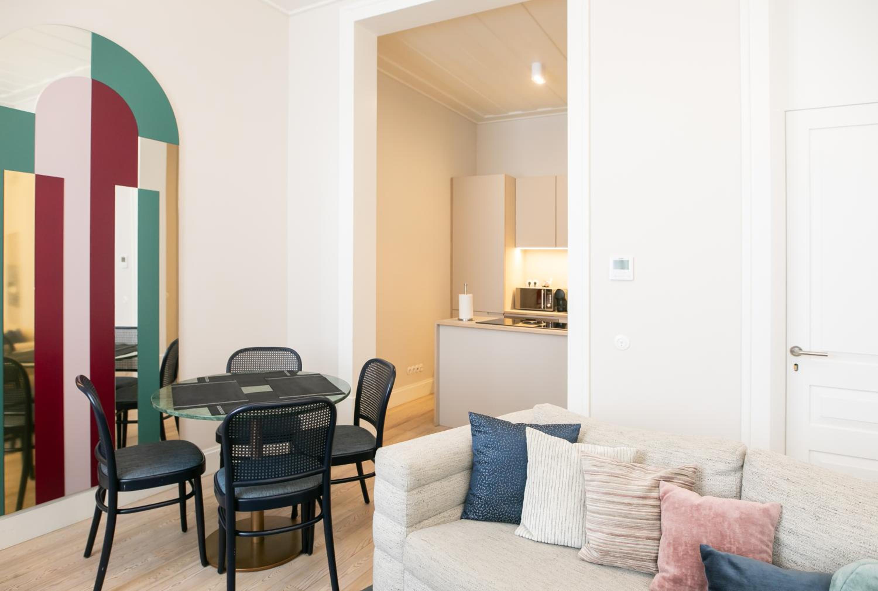 One-Bedroom Apartment - Photo 2