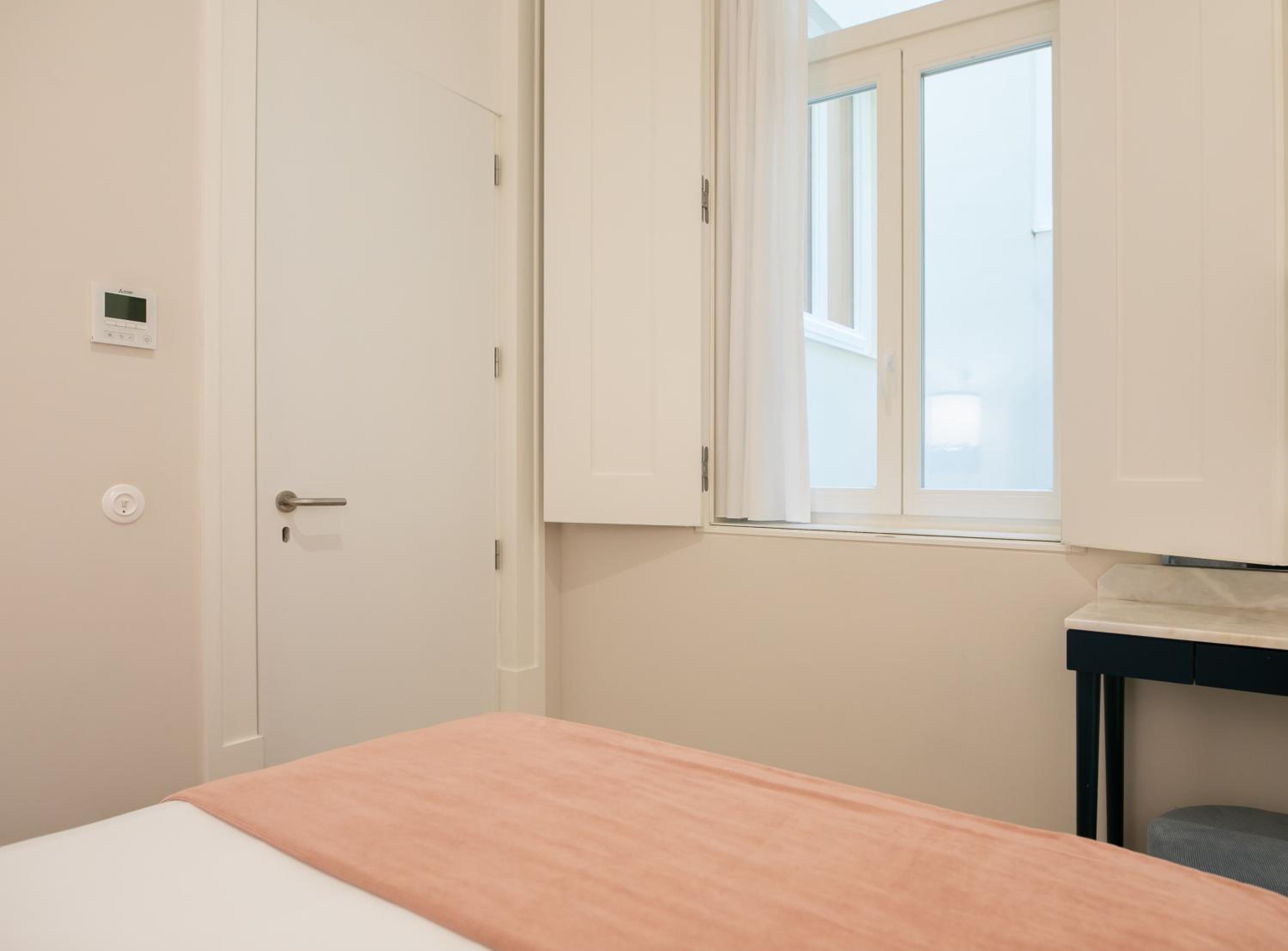 Double Room - Photo 8