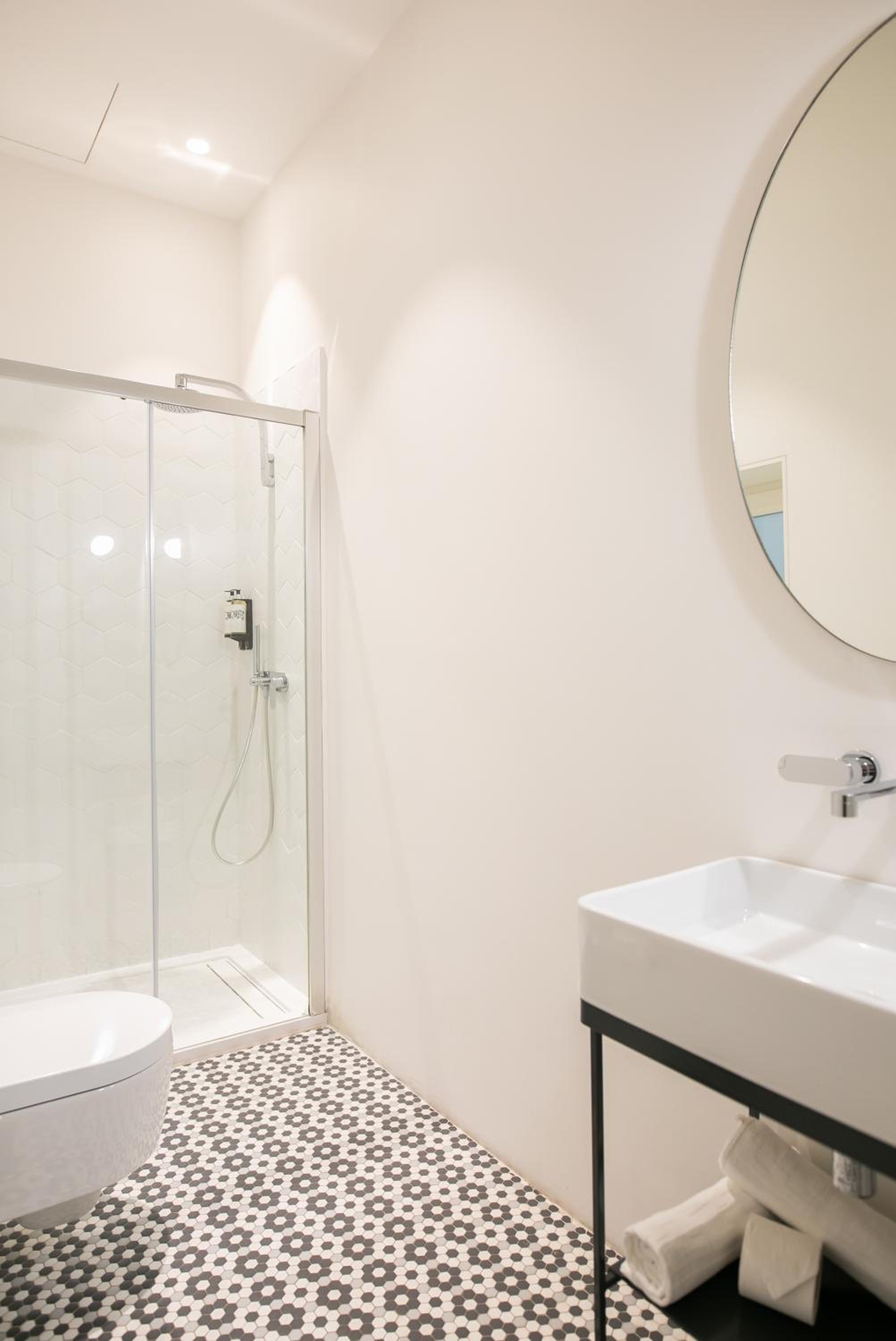 Double Room - Photo 6
